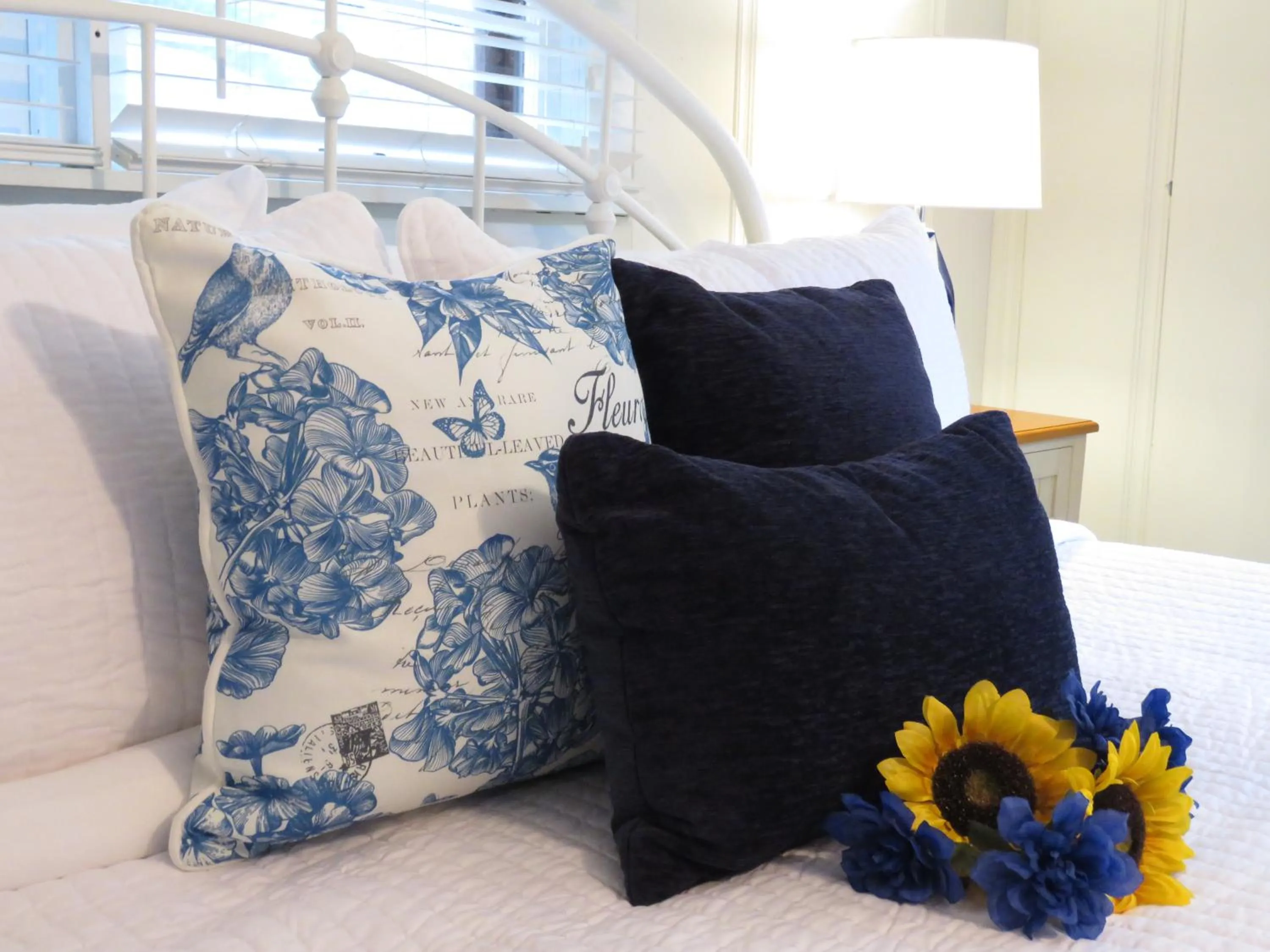 Decorative detail in Tall Pines Inn