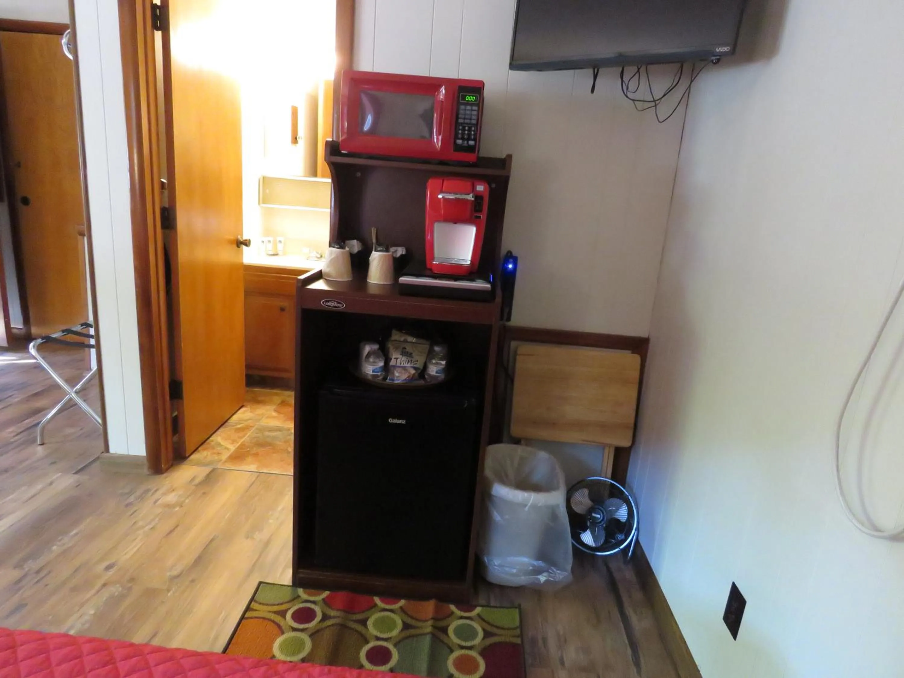 Coffee/tea facilities in Tall Pines Inn