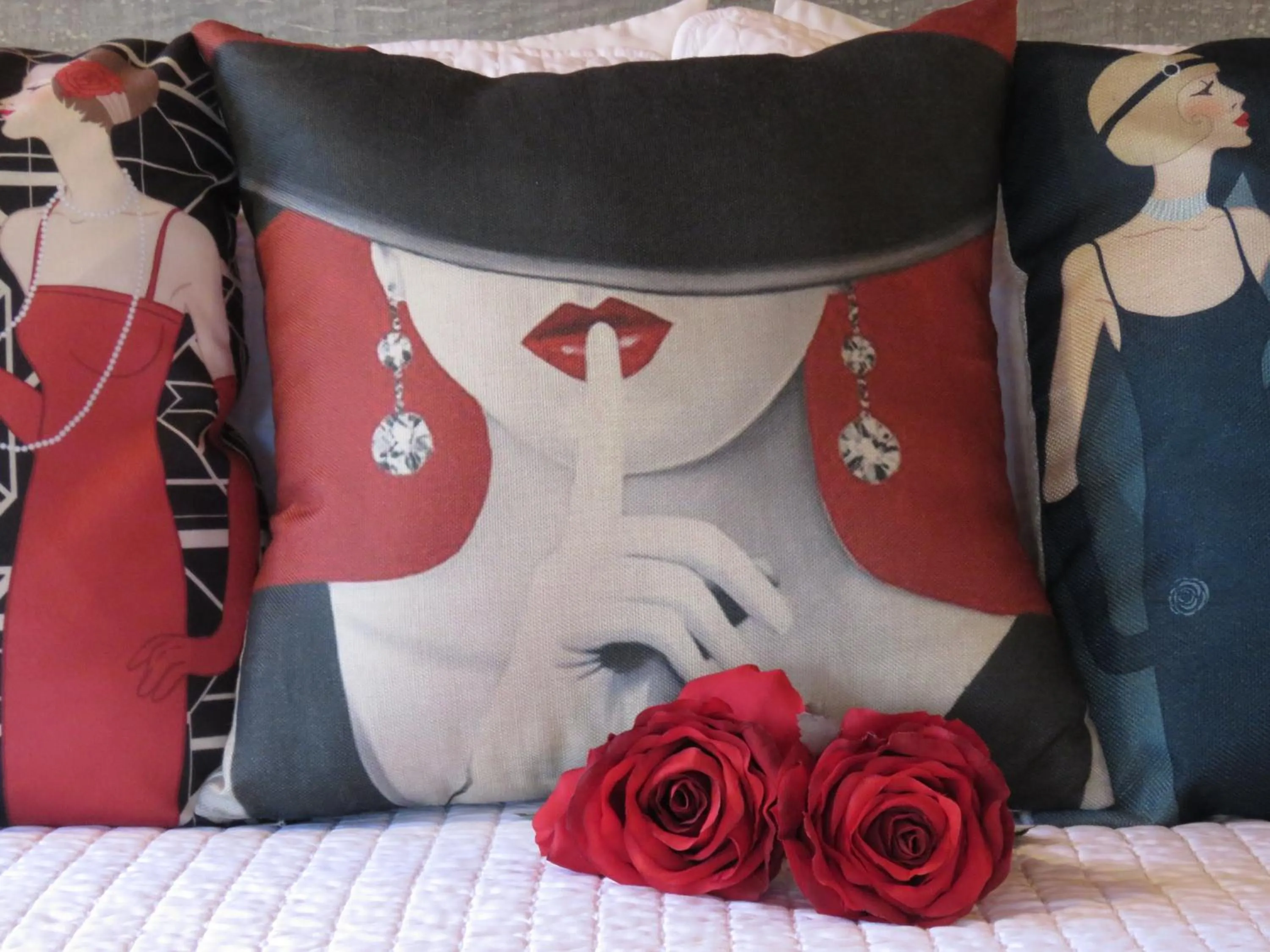 Decorative detail in Tall Pines Inn