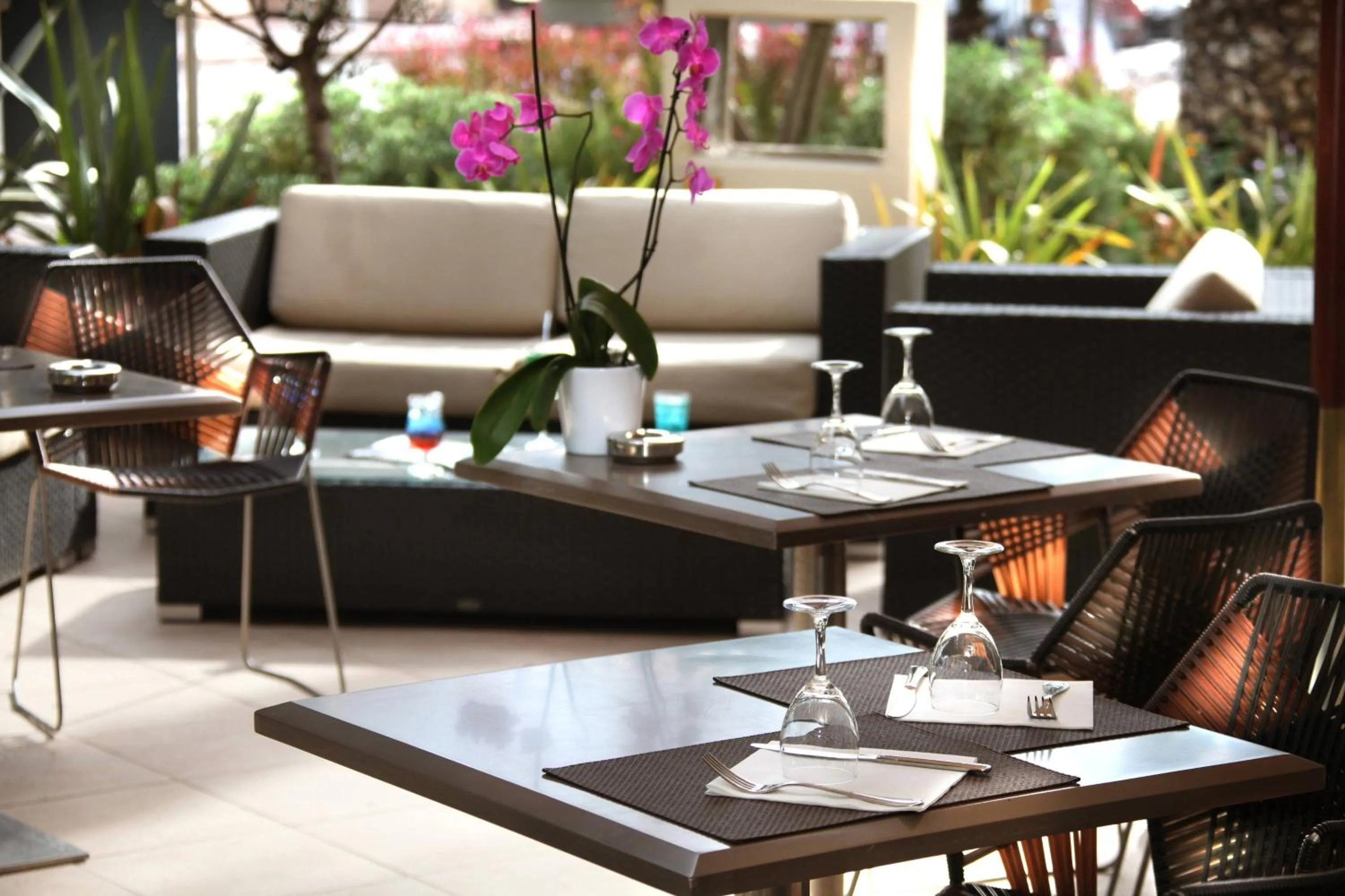 Lounge or bar in AC Hotel by Marriott Ambassadeur Antibes - Juan Les Pins
