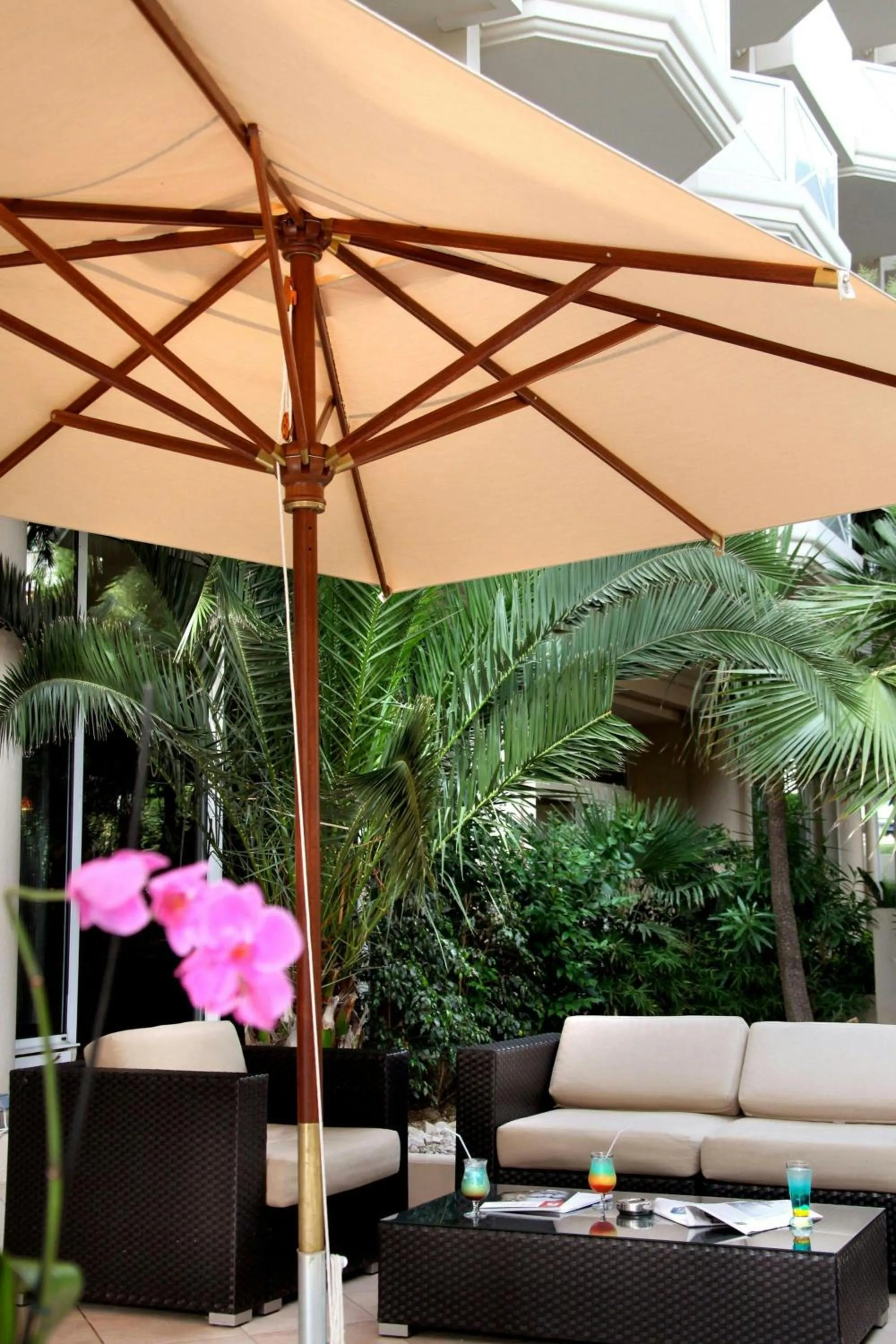 Lounge or bar in AC Hotel by Marriott Ambassadeur Antibes - Juan Les Pins