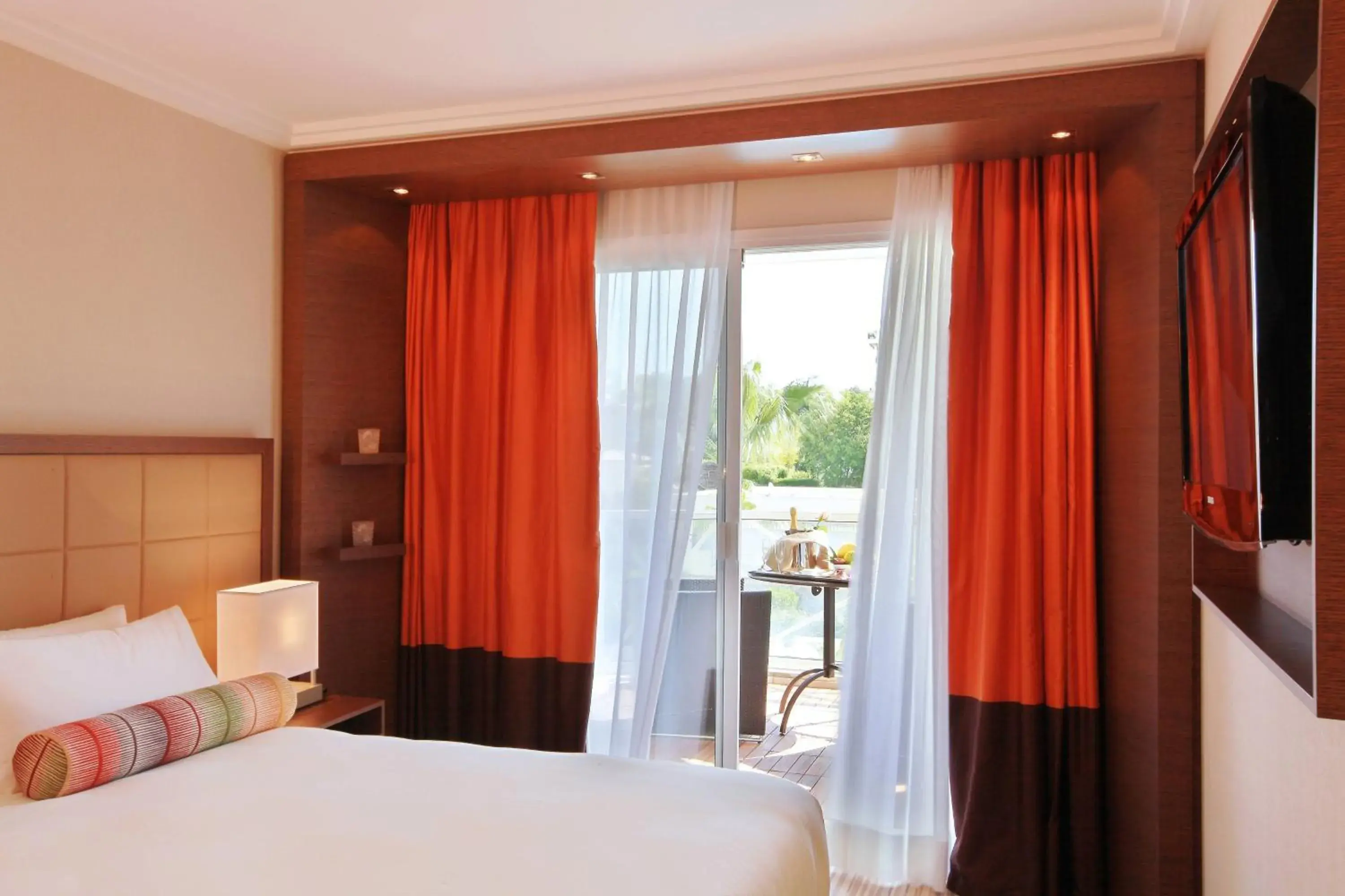 Double Room with Partial Sea View and Balcony in AC Hotel by Marriott Ambassadeur Antibes - Juan Les Pins Double Room with Partial Sea View and Balcony in AC Hotel by Marriott Ambassadeur Antibes - Juan Les Pins