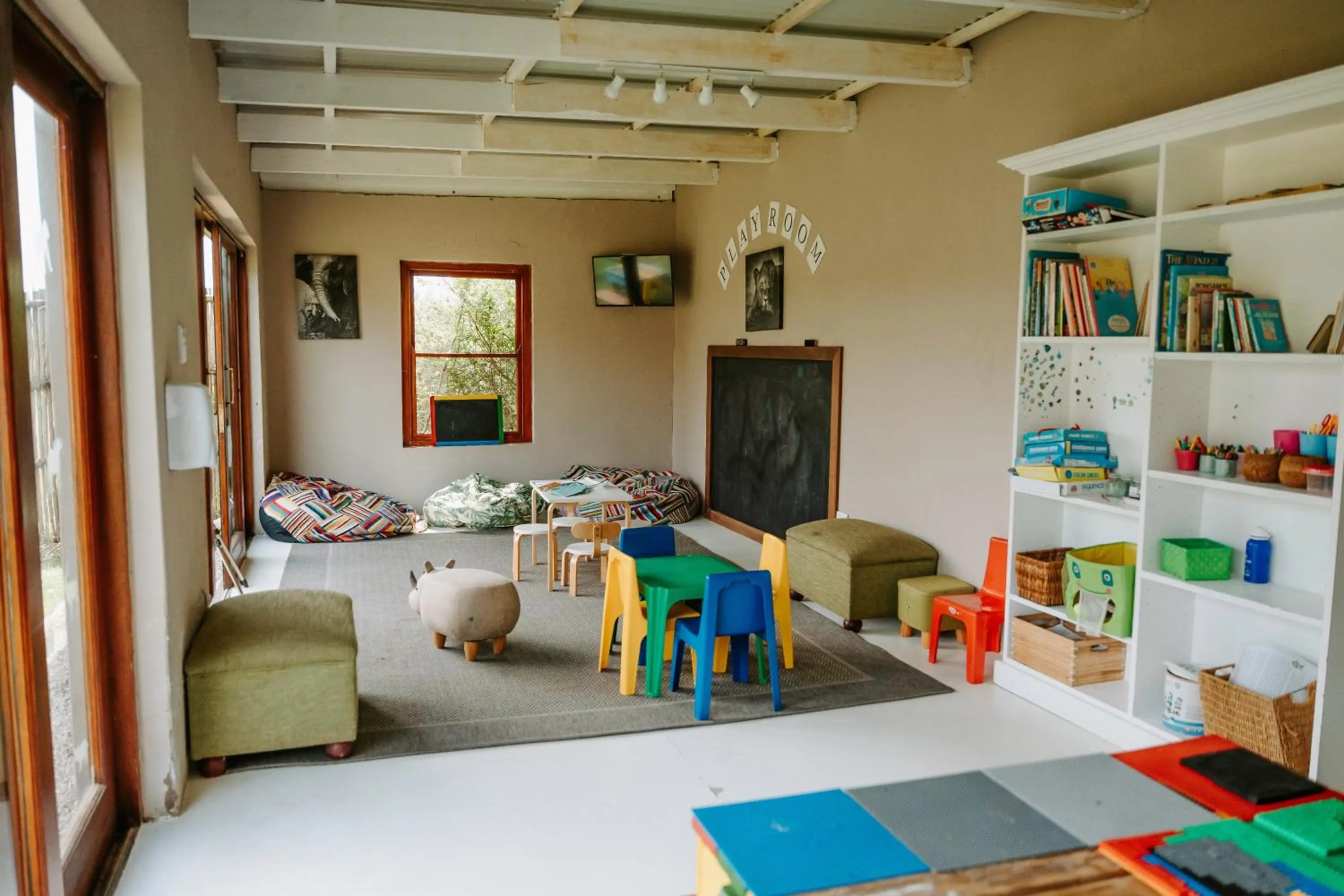 Photo of the whole room in Hlosi Game Lodge - Amakhala Game Reserve