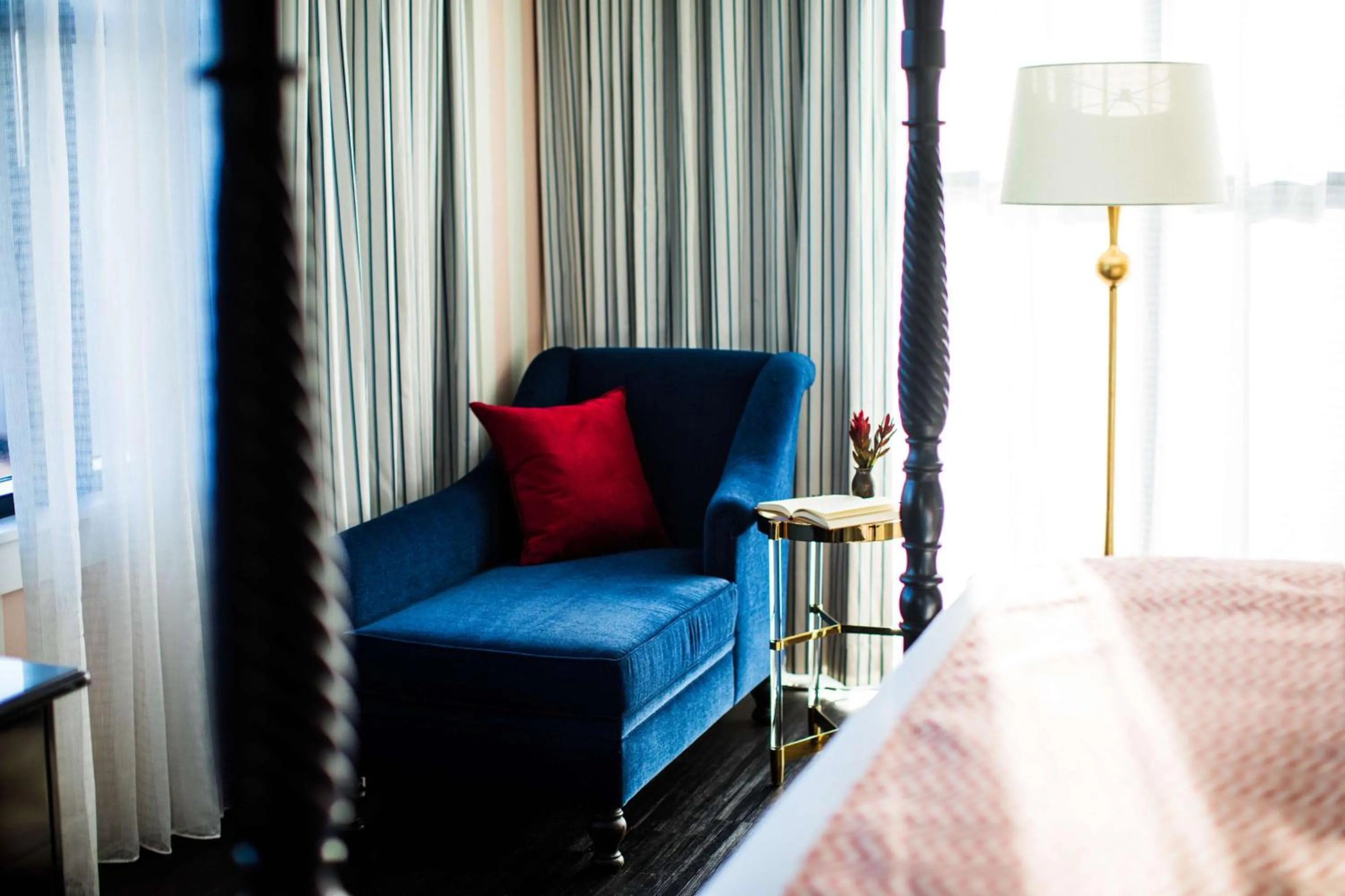 Living room, Bed in Graduate by Hilton Nashville