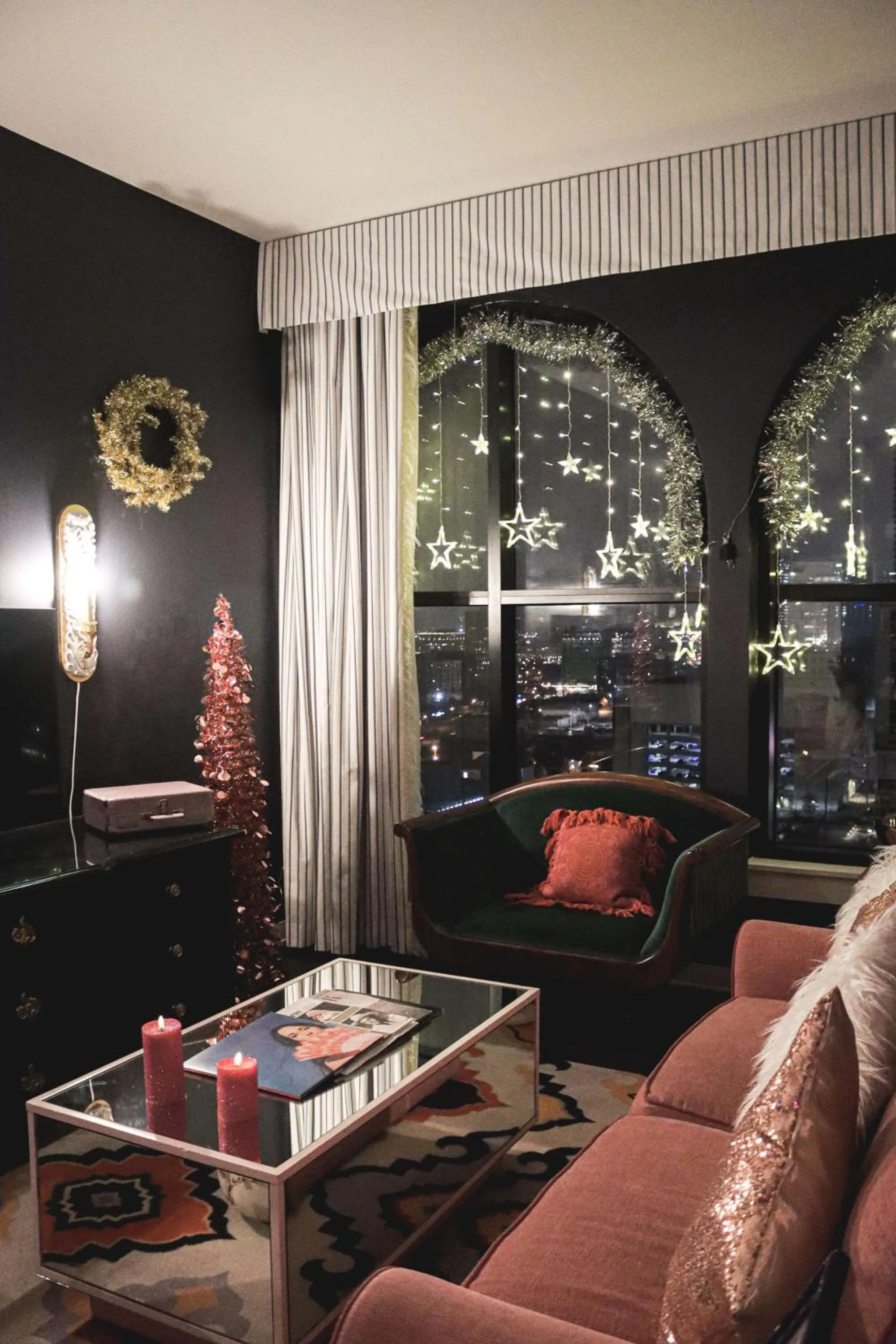 Living room in Graduate by Hilton Nashville