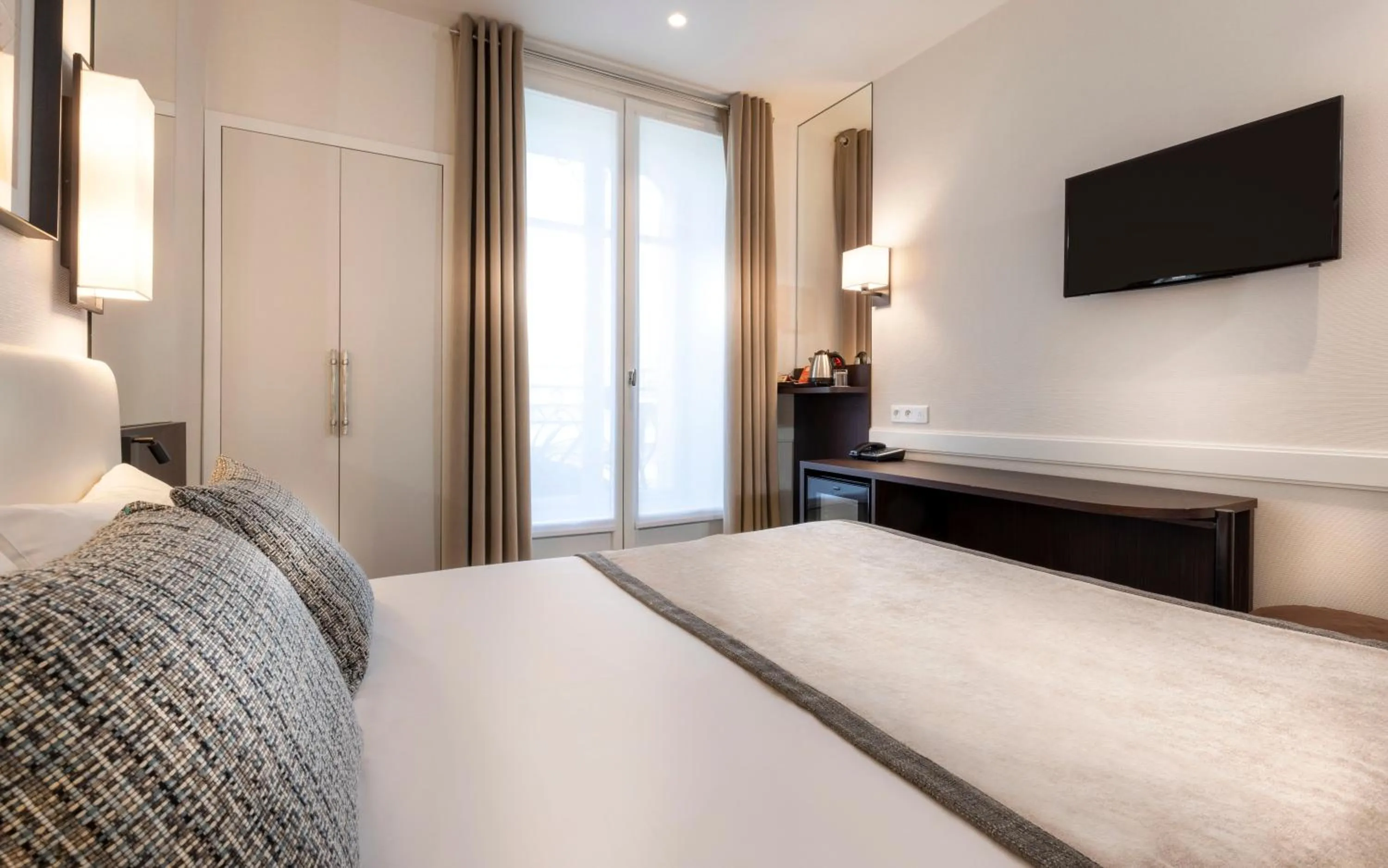 Bed in Elysées Ceramic