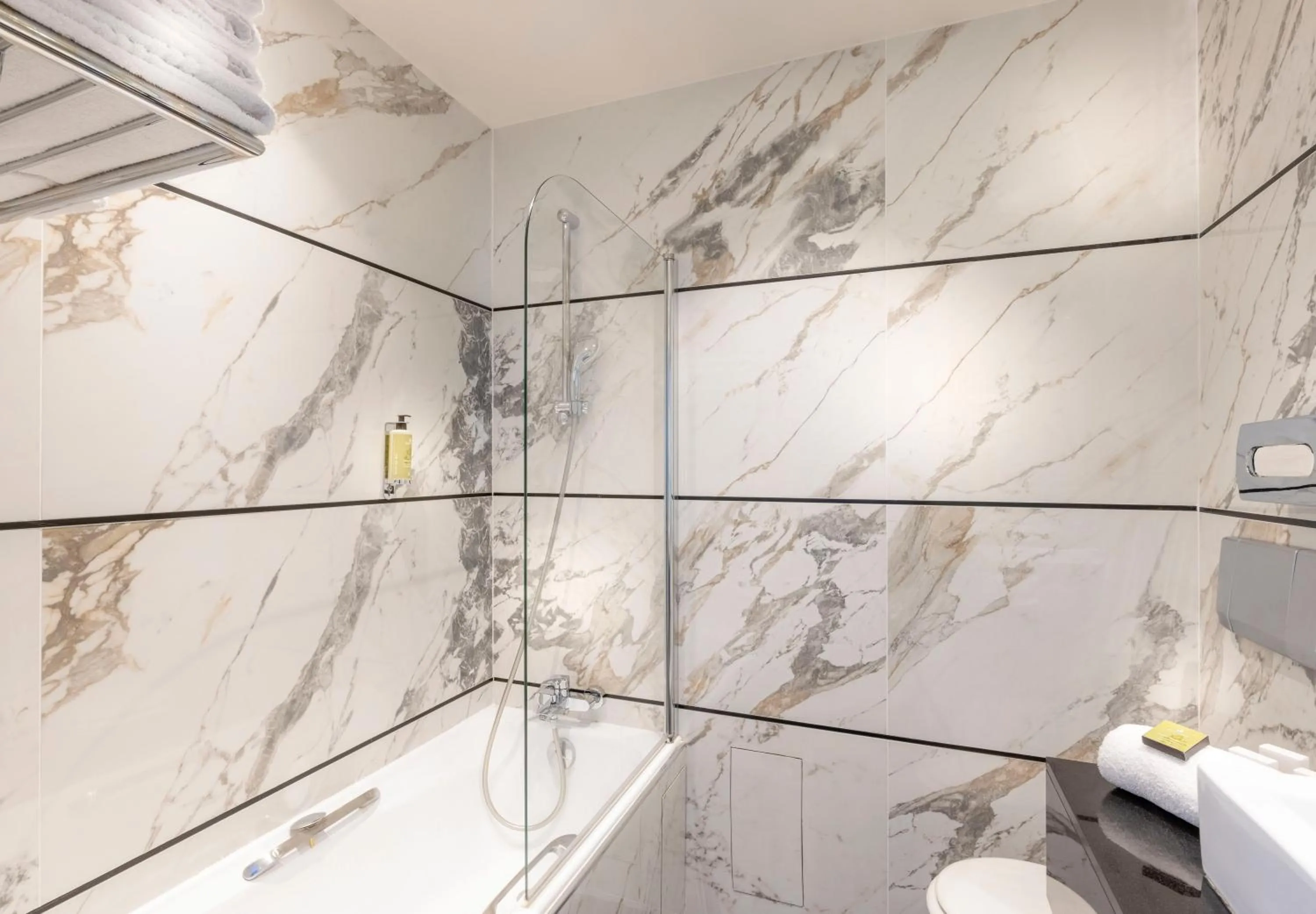 Bathroom in Elysées Ceramic