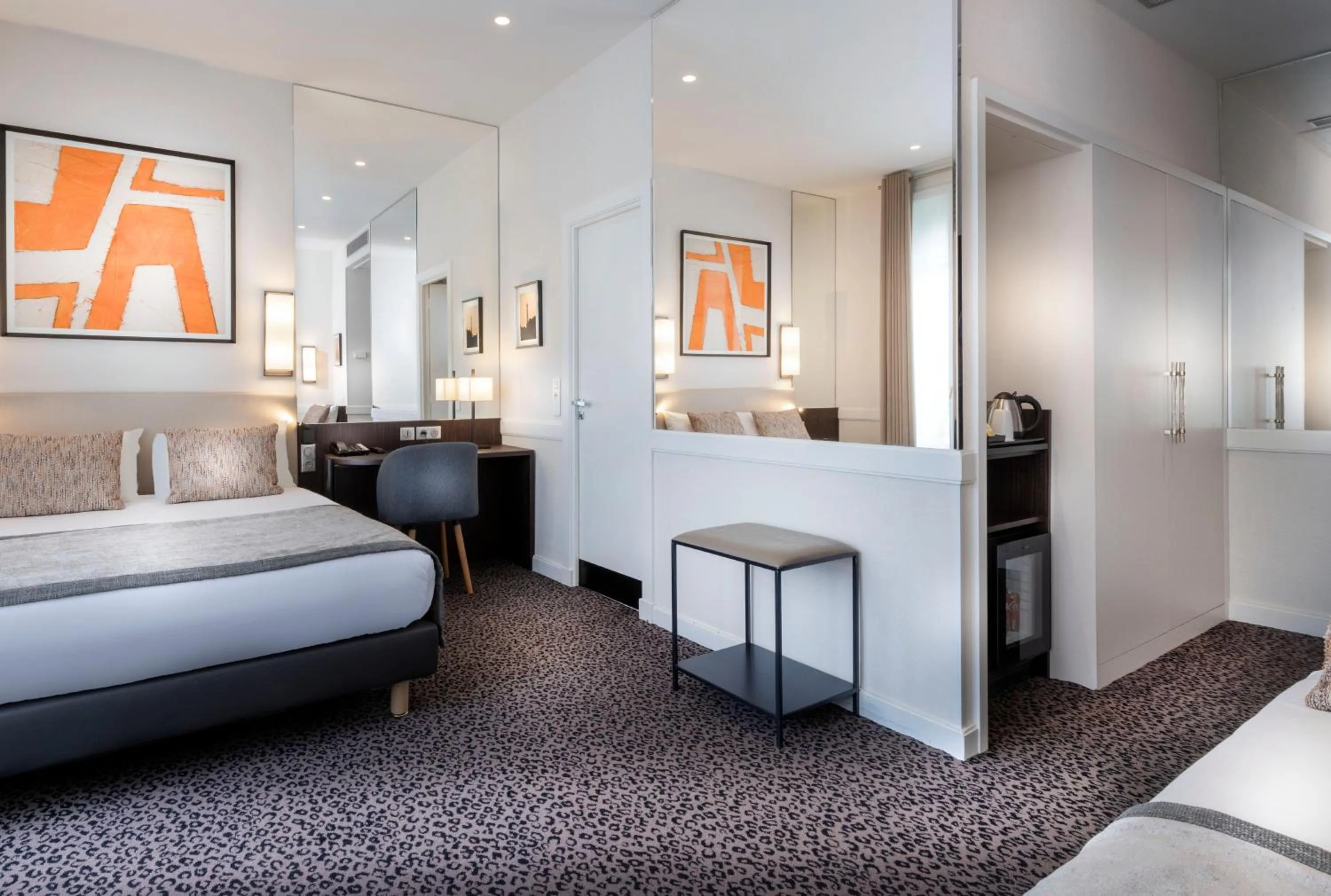 Bed in Elysées Ceramic