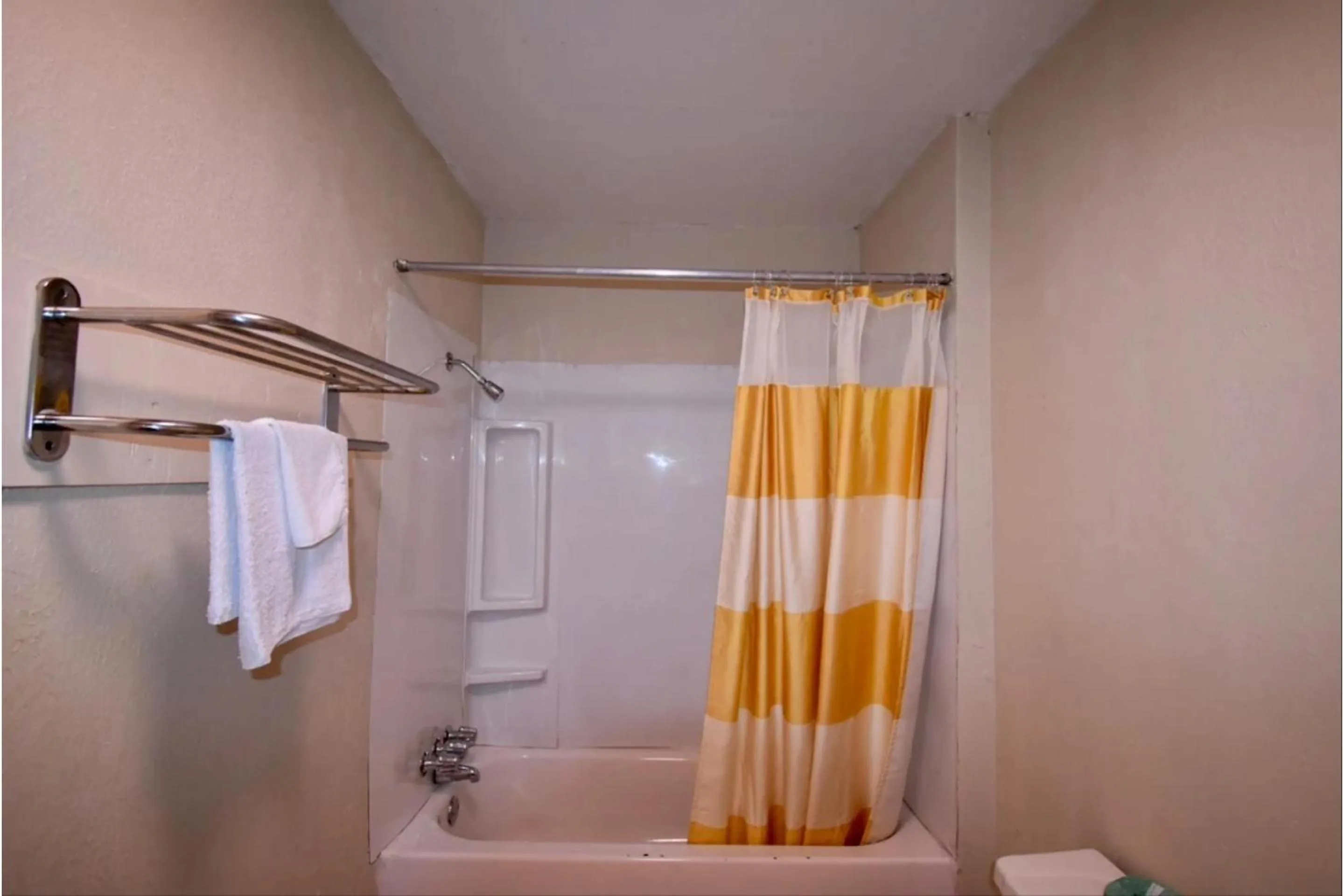 Bathroom in Motel 19 By Capital O Baytown I-10