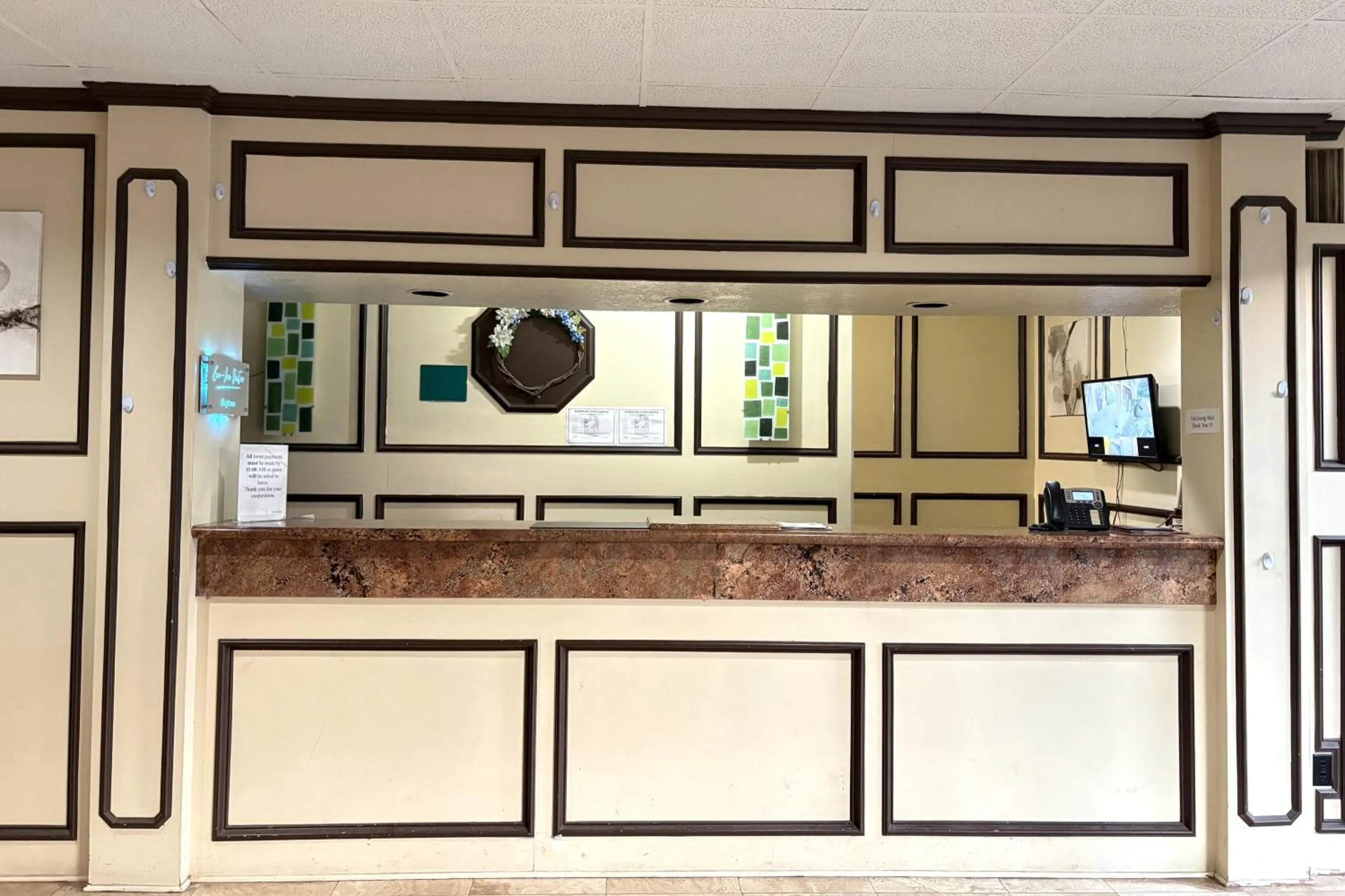 Lobby or reception in Motel 19 By Capital O Baytown I-10