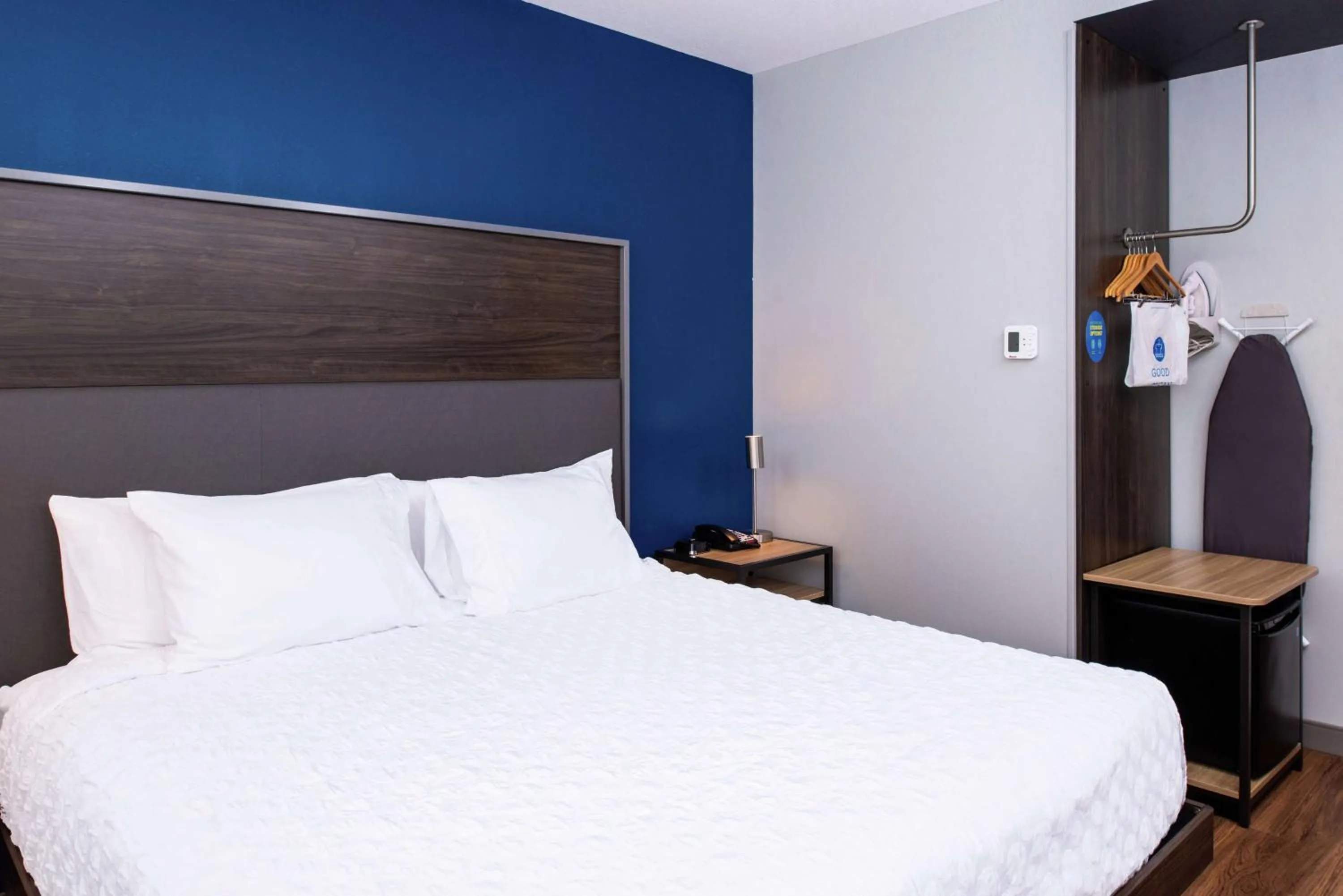 Bed in Tru By Hilton Elkhart, In