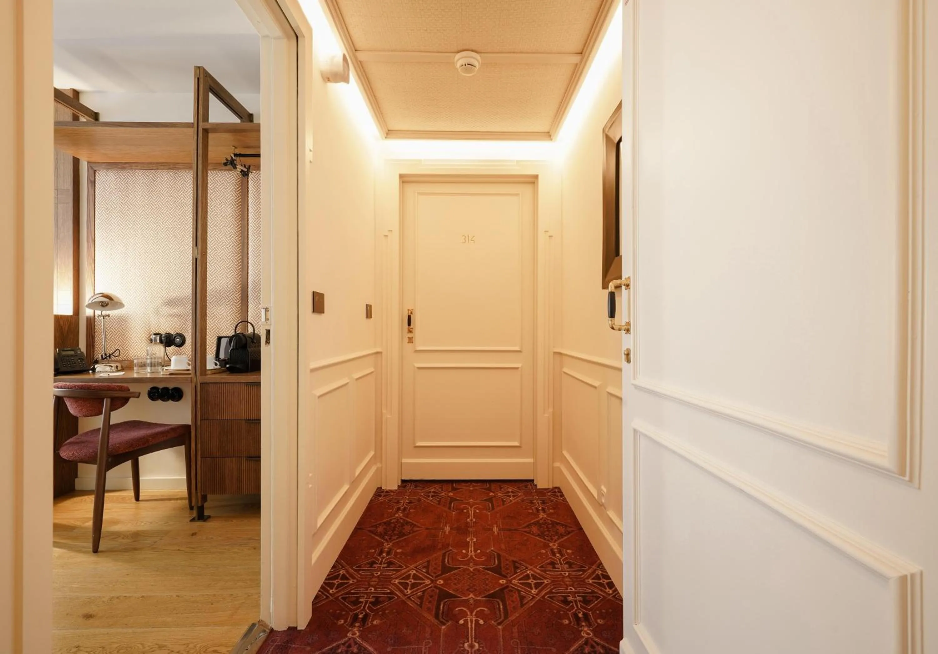 Photo of the whole room in Hotel Pulitzer Paris