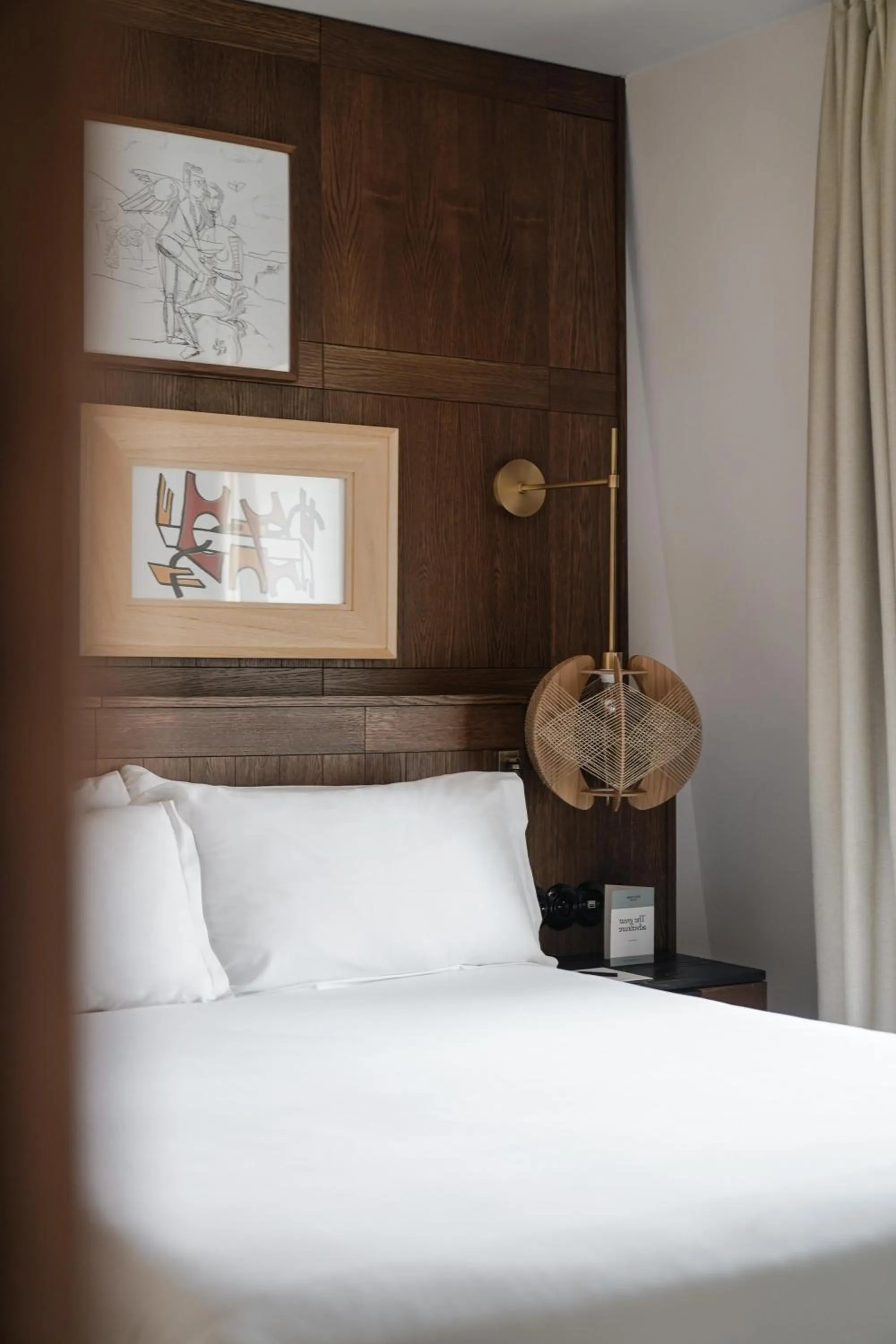 Photo of the whole room, Bed in Hotel Pulitzer Paris