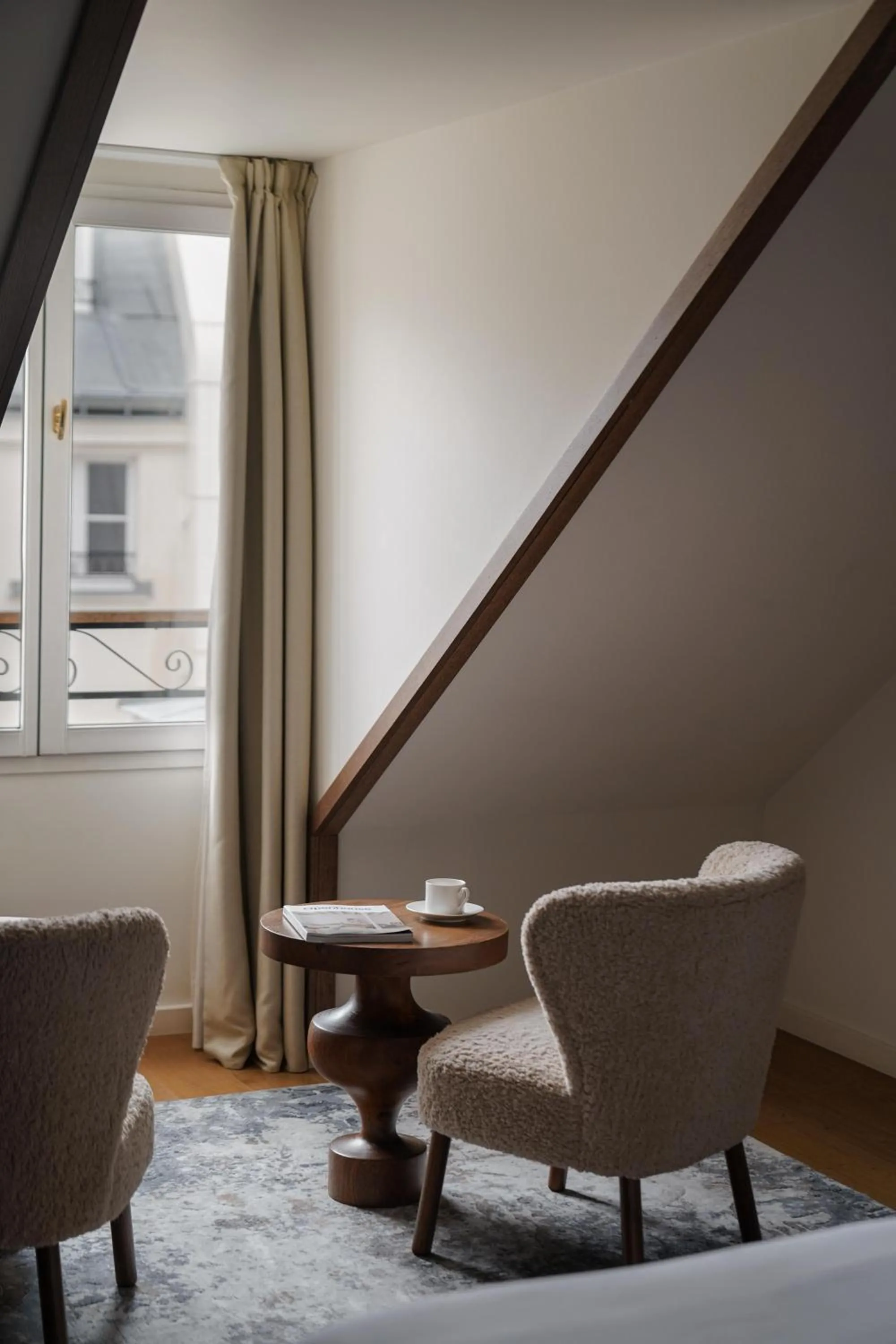 Photo of the whole room in Hotel Pulitzer Paris