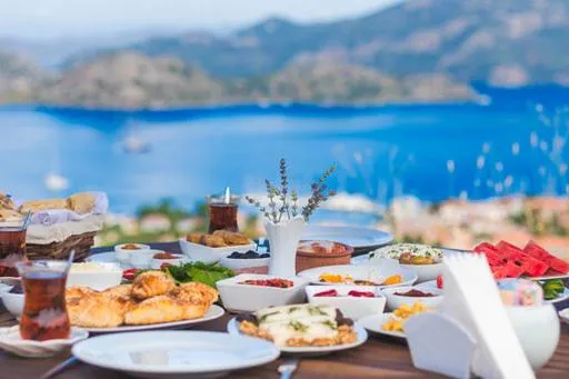 Continental breakfast in Harmanyeri Tatilevi