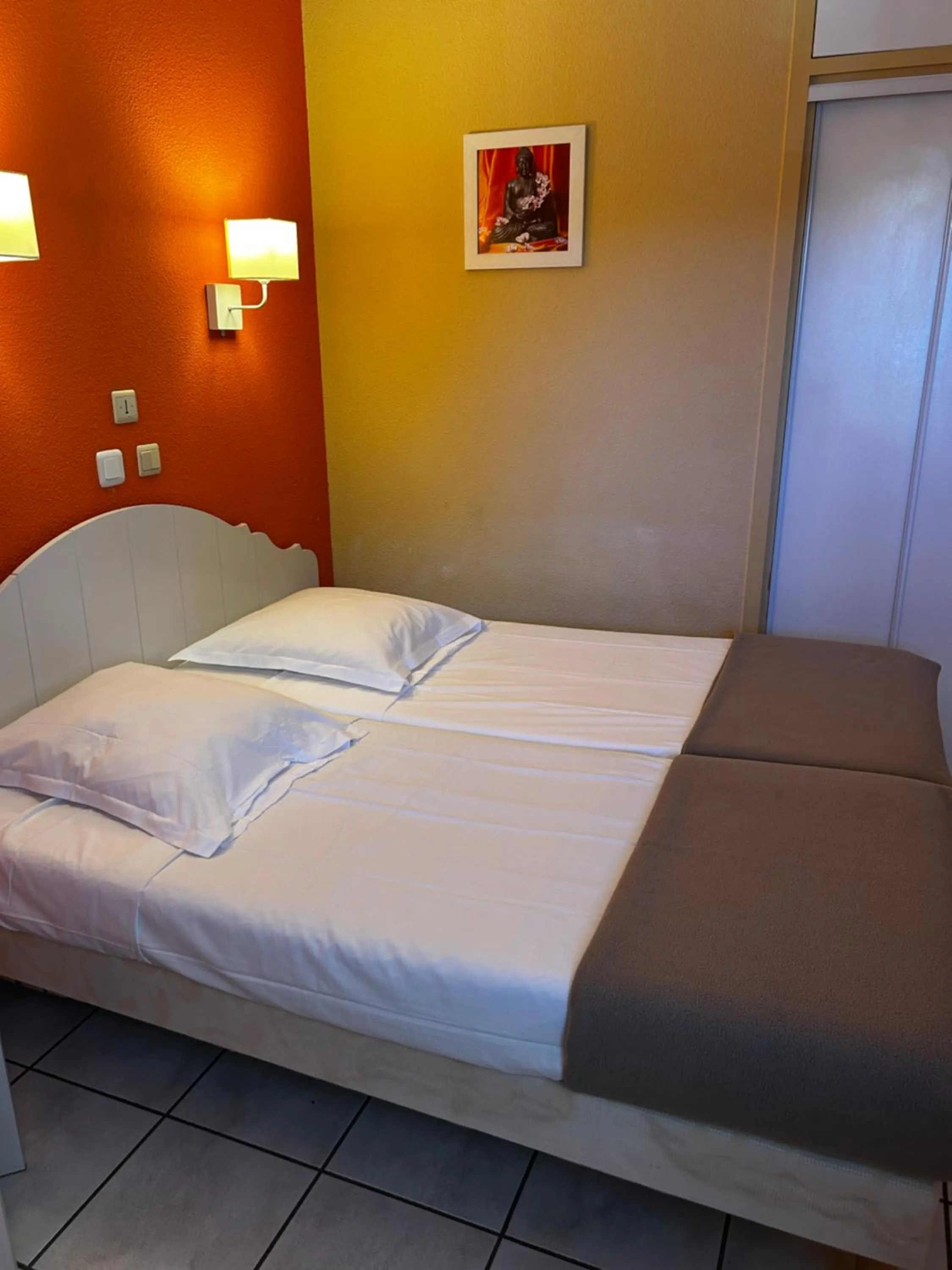 Bed in Lagrange Grand Bleu Vacances – Résidence Les Jardins de Neptune