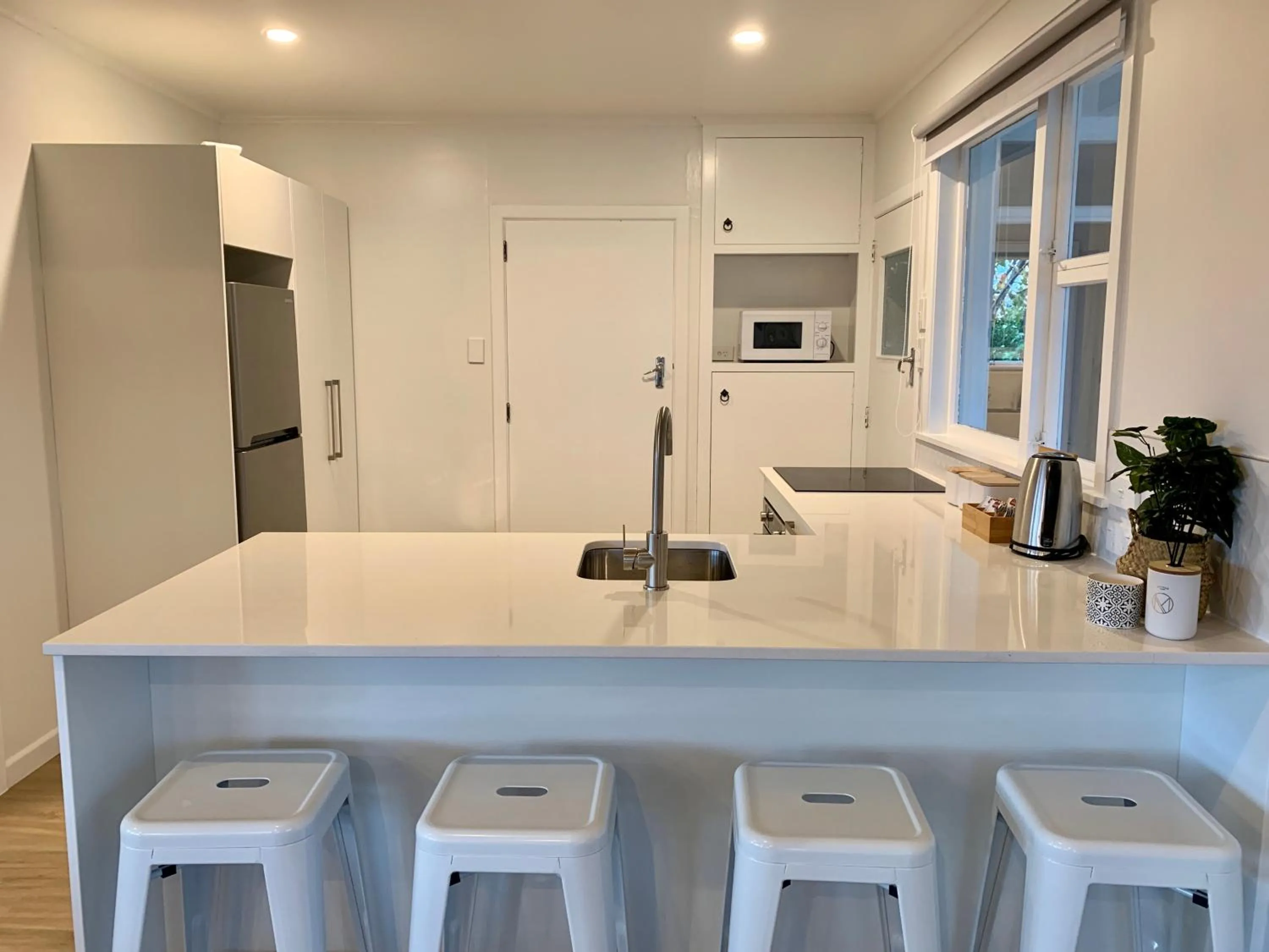 Kitchen or kitchenette in Kaikōura Peaks eMotel