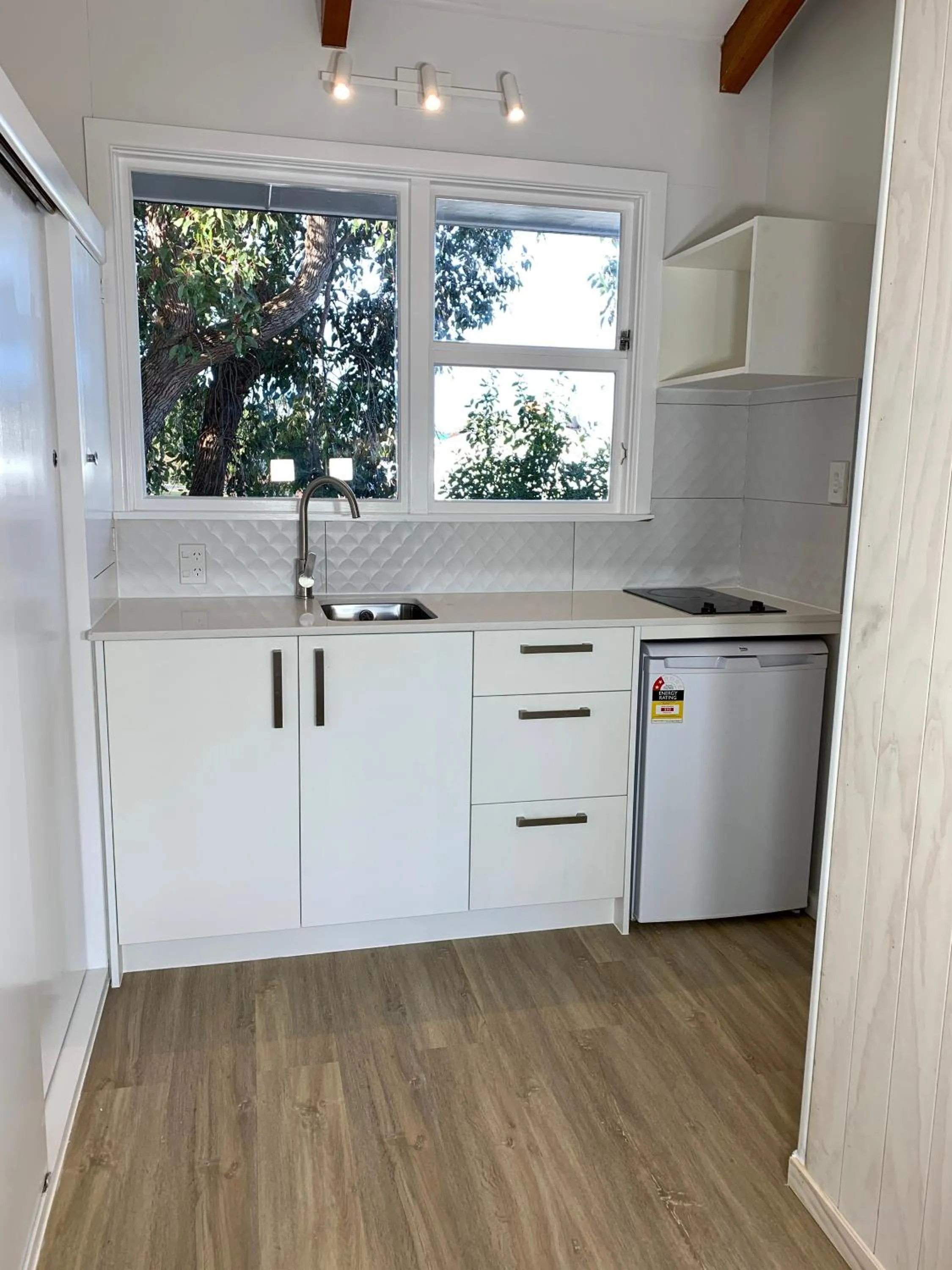 Kitchen or kitchenette in Kaikōura Peaks eMotel