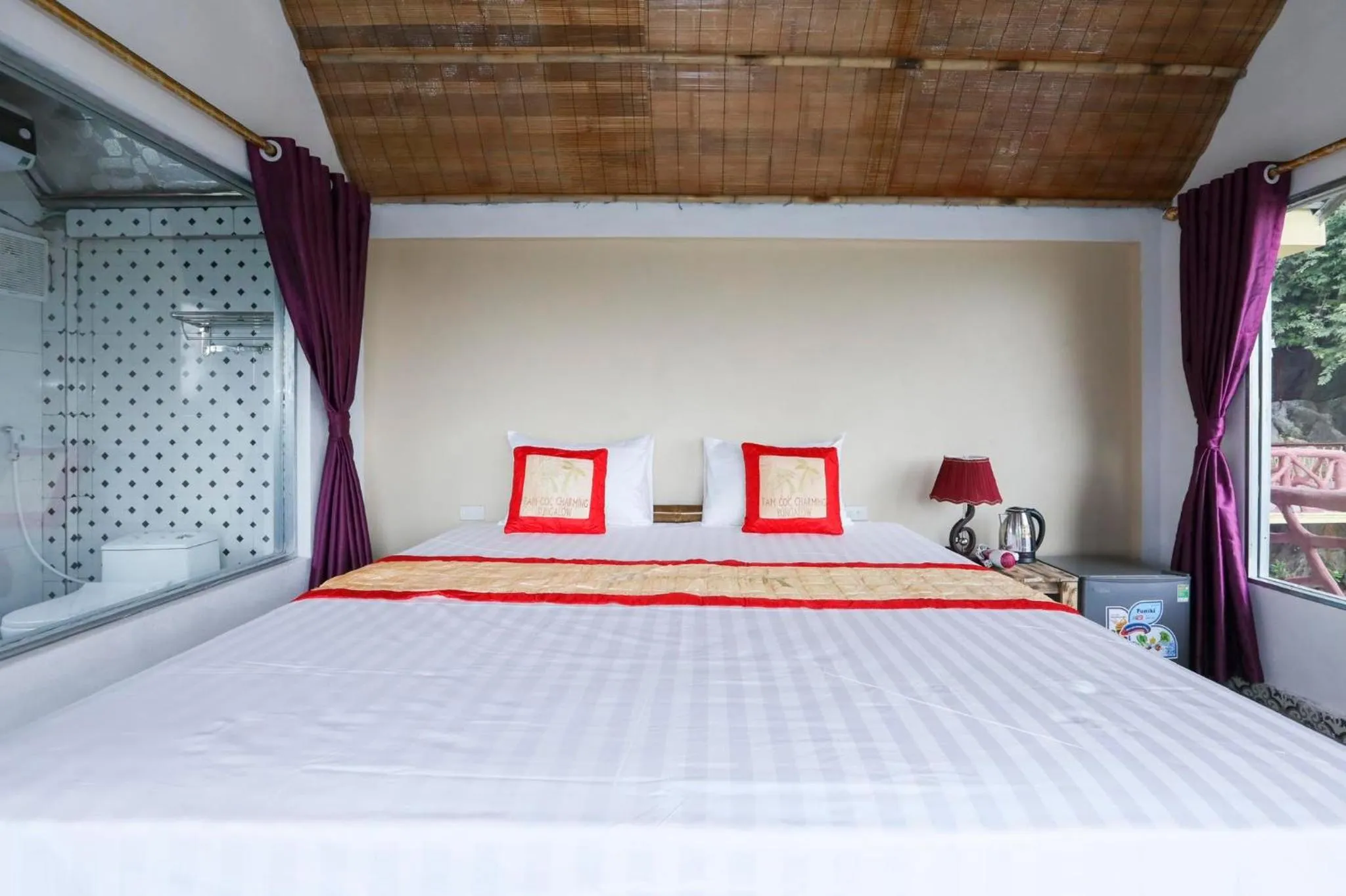 Photo of the whole room, Bed in Tam Coc Charming Bungalow