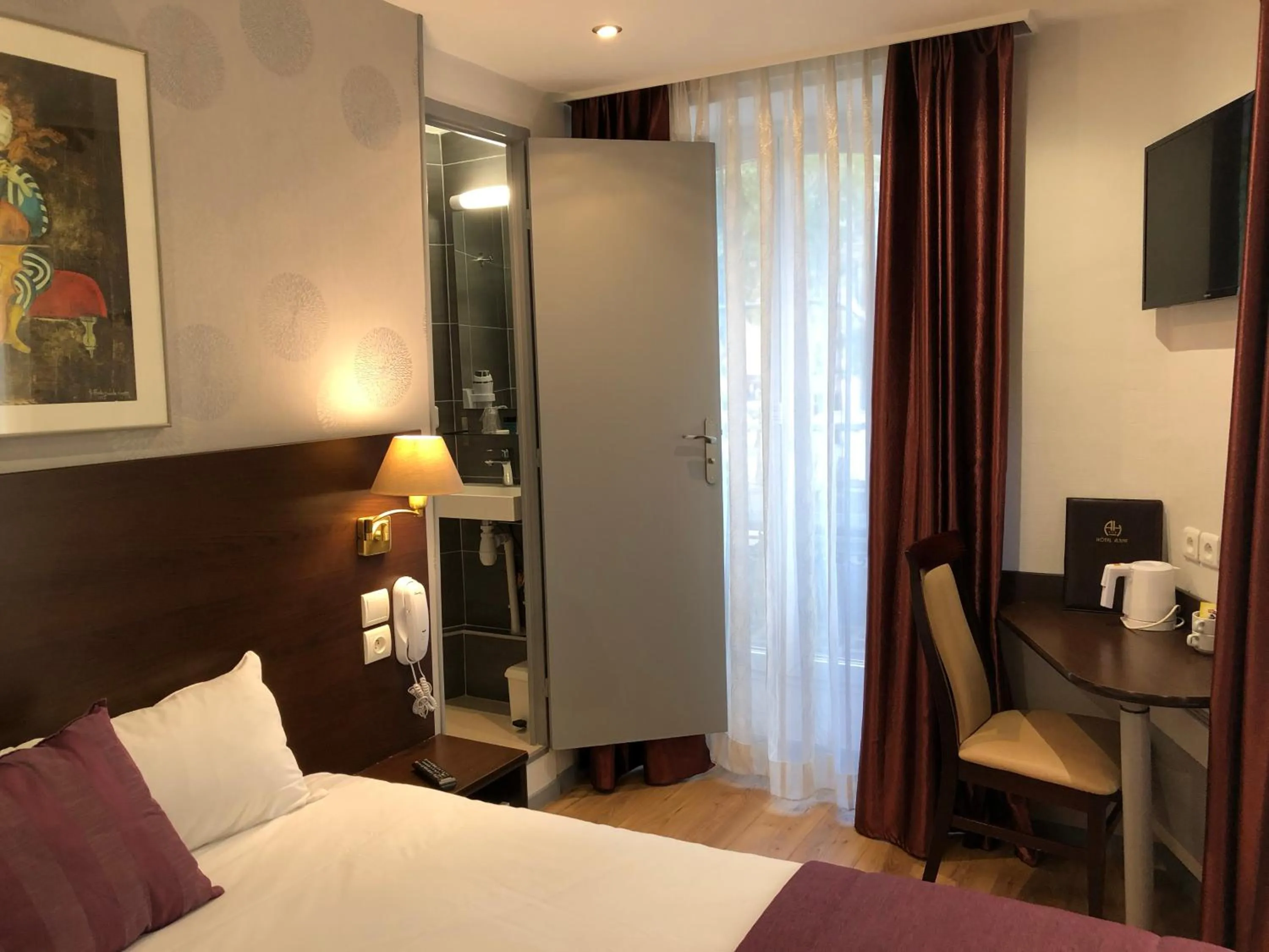 Bedroom, Bed in Hôtel Alane