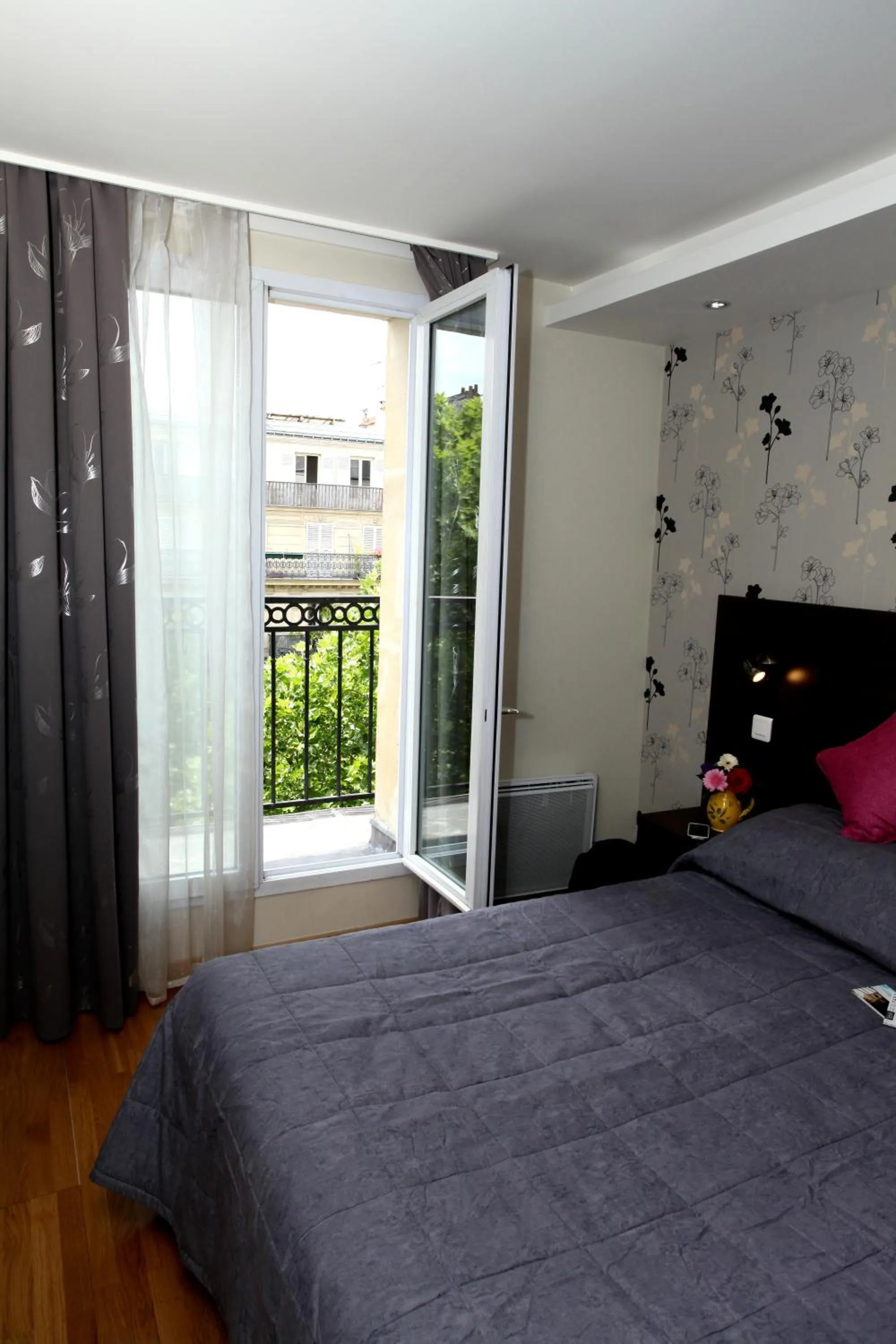 Bedroom, Bed in Hôtel Alane