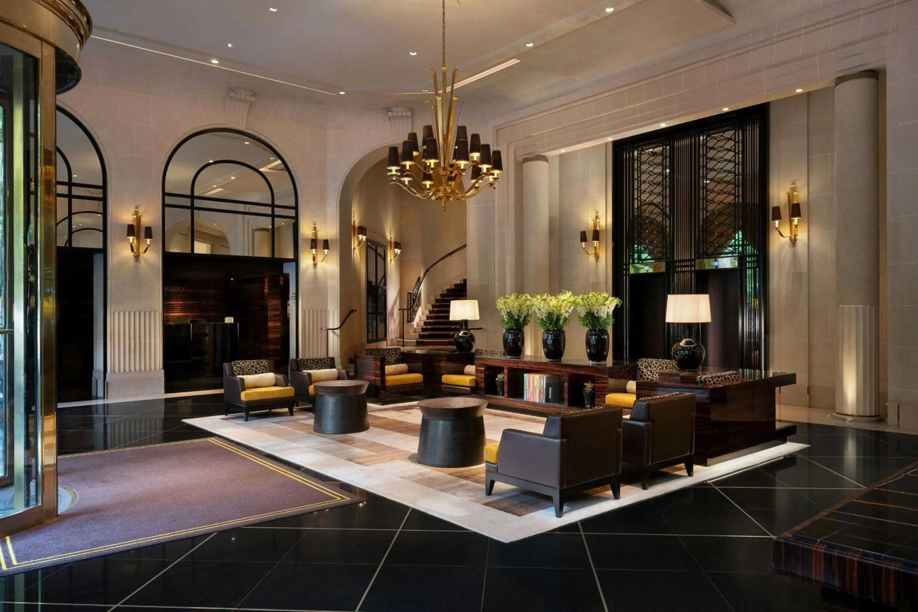 Lobby or reception in Prince de Galles, a Luxury Collection hotel, Paris