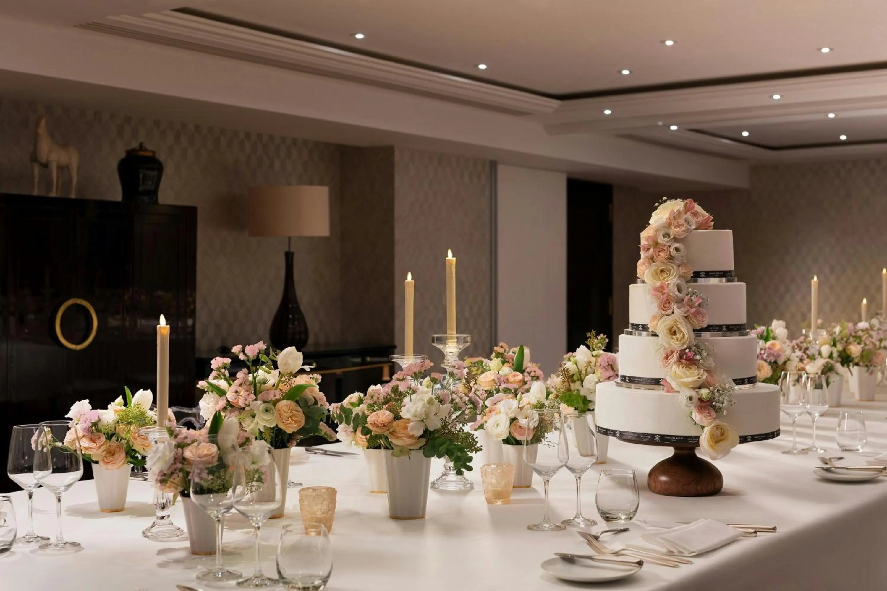 Banquet/Function facilities in Prince de Galles, a Luxury Collection hotel, Paris