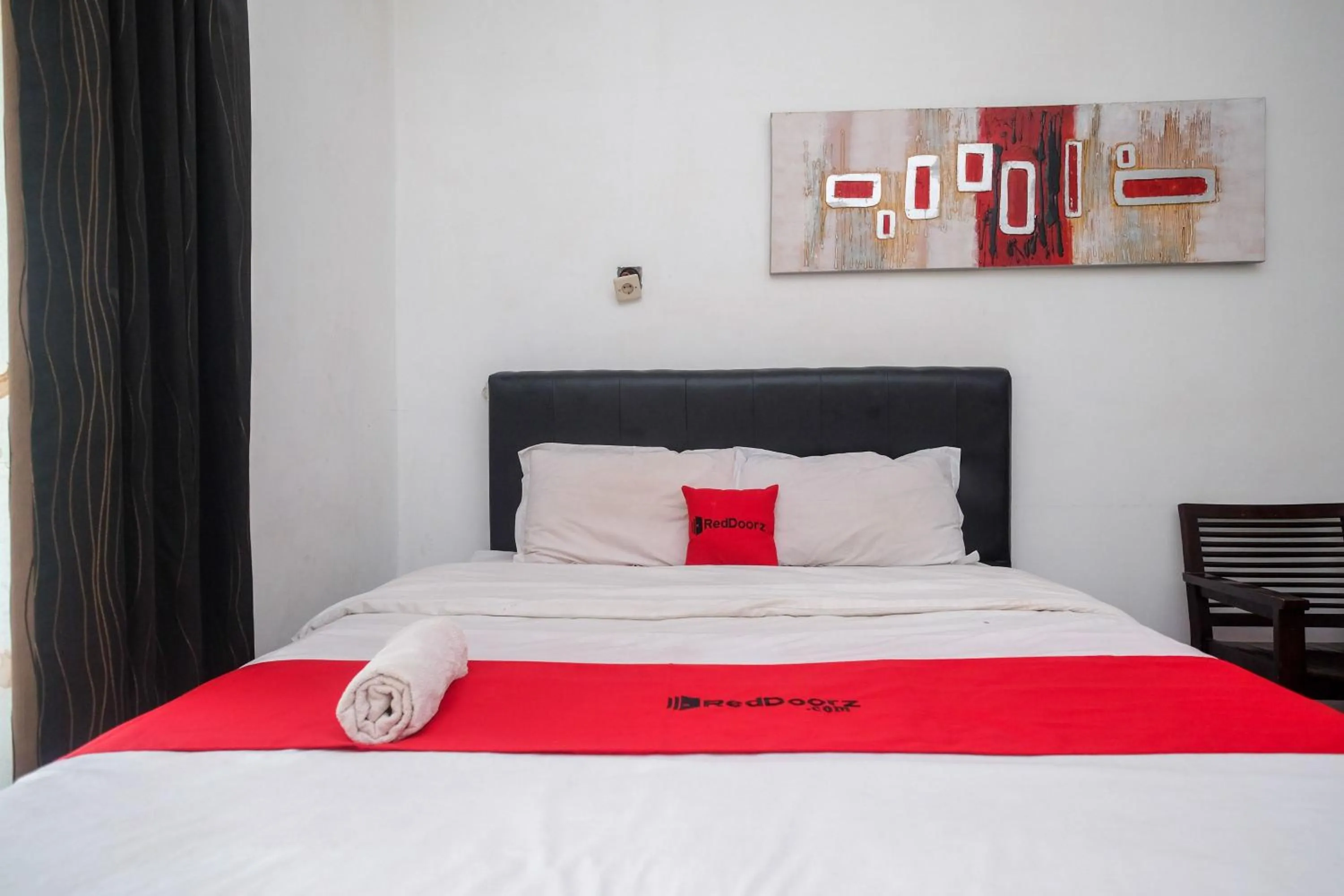 Bedroom, Bed in RedDoorz at Paris Ocean