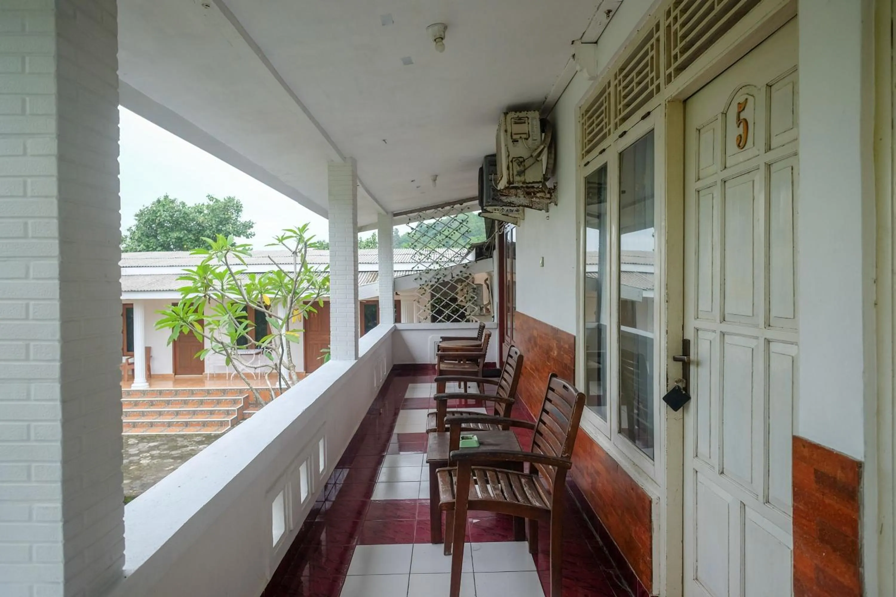 Balcony/Terrace in RedDoorz at Paris Ocean
