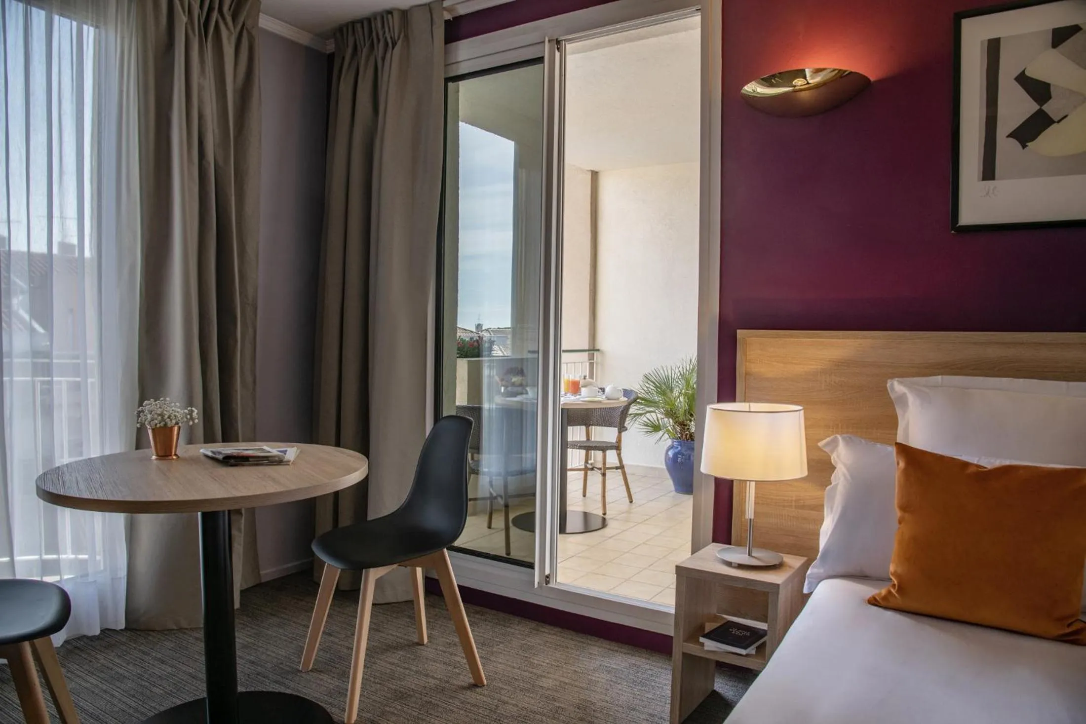 Bedroom in Hotel Amarante Cannes