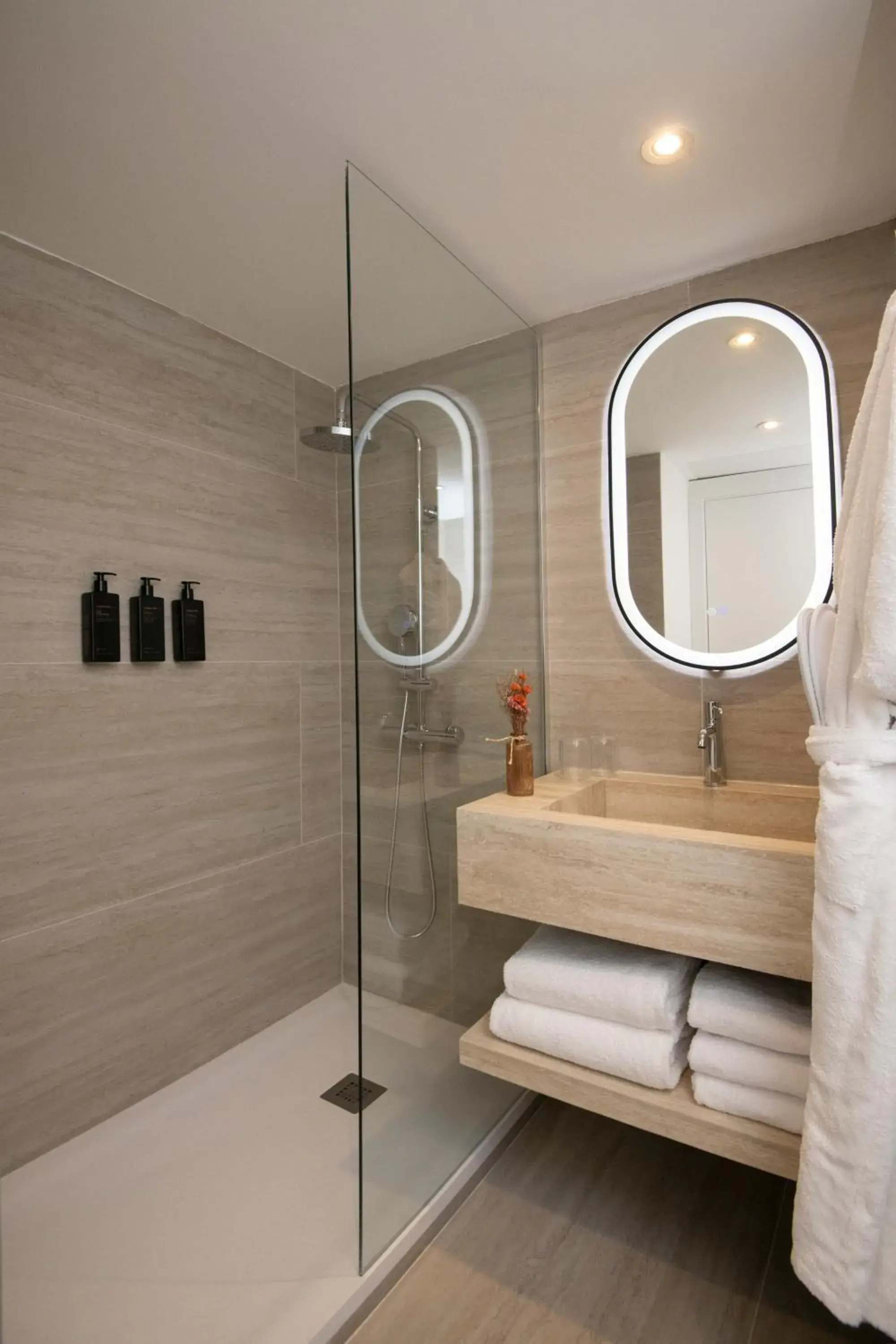 Deluxe Room with balcony Totally Renovated in Hotel Amarante Cannes Deluxe Room with balcony Totally Renovated in Hotel Amarante Cannes