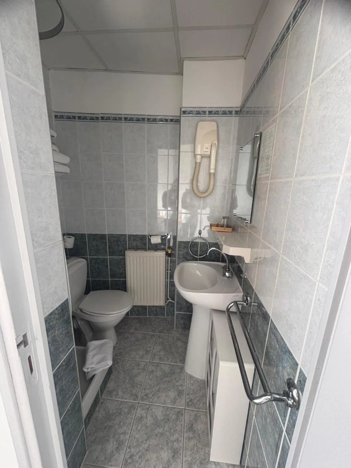 Shower in Le Régence