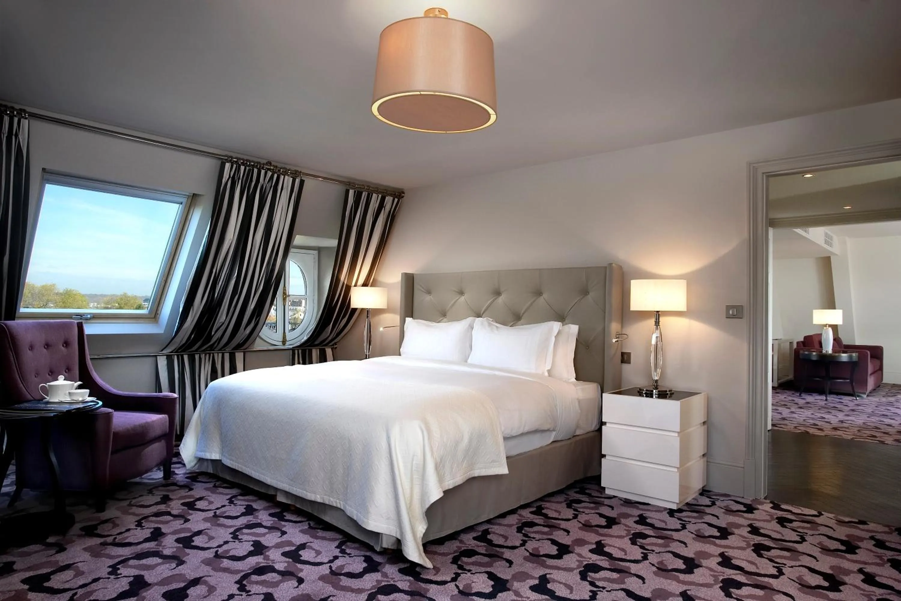 Bedroom, Bed in Waldorf Astoria Versailles - Trianon Palace