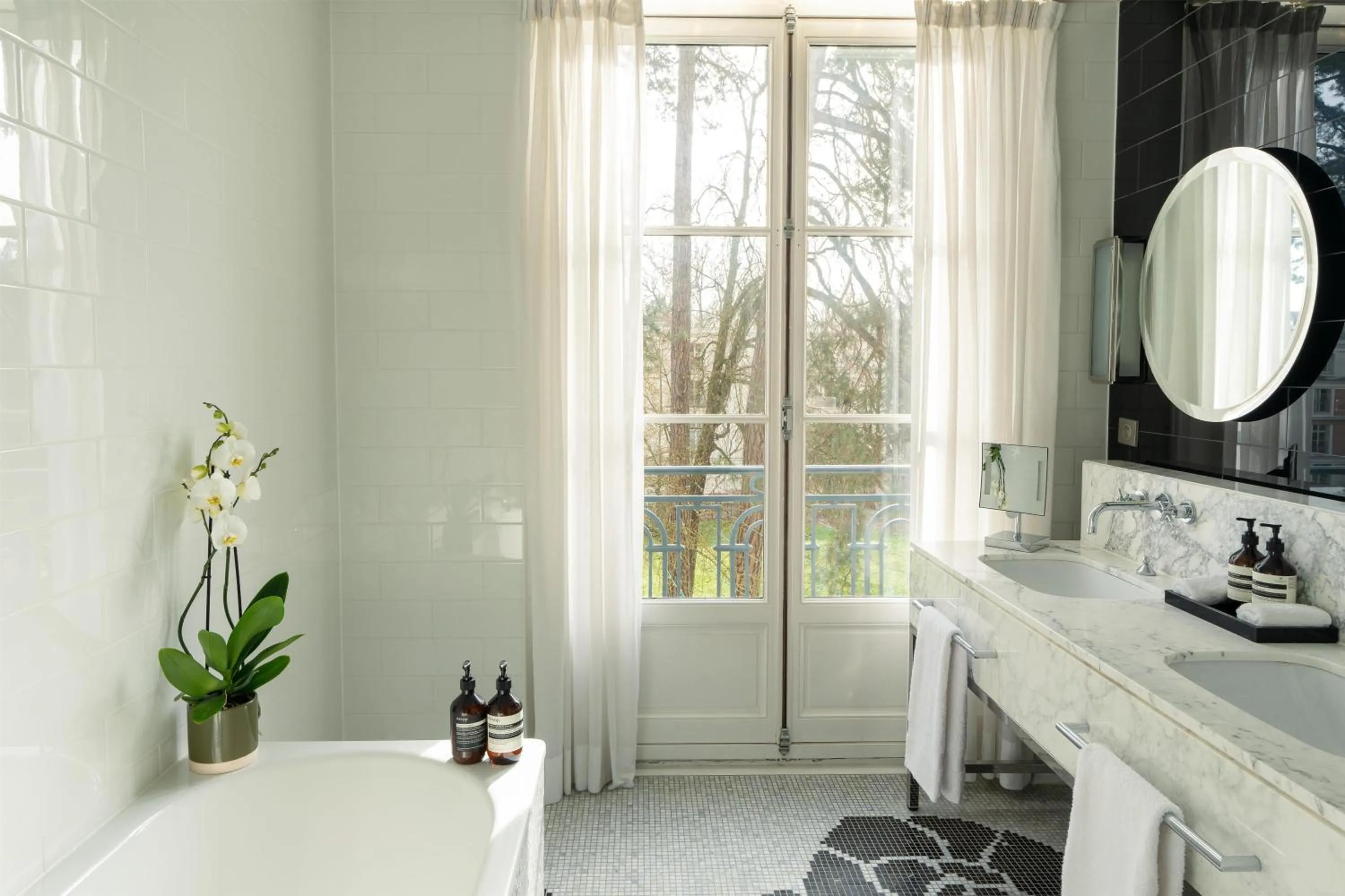 Bathroom in Waldorf Astoria Versailles - Trianon Palace