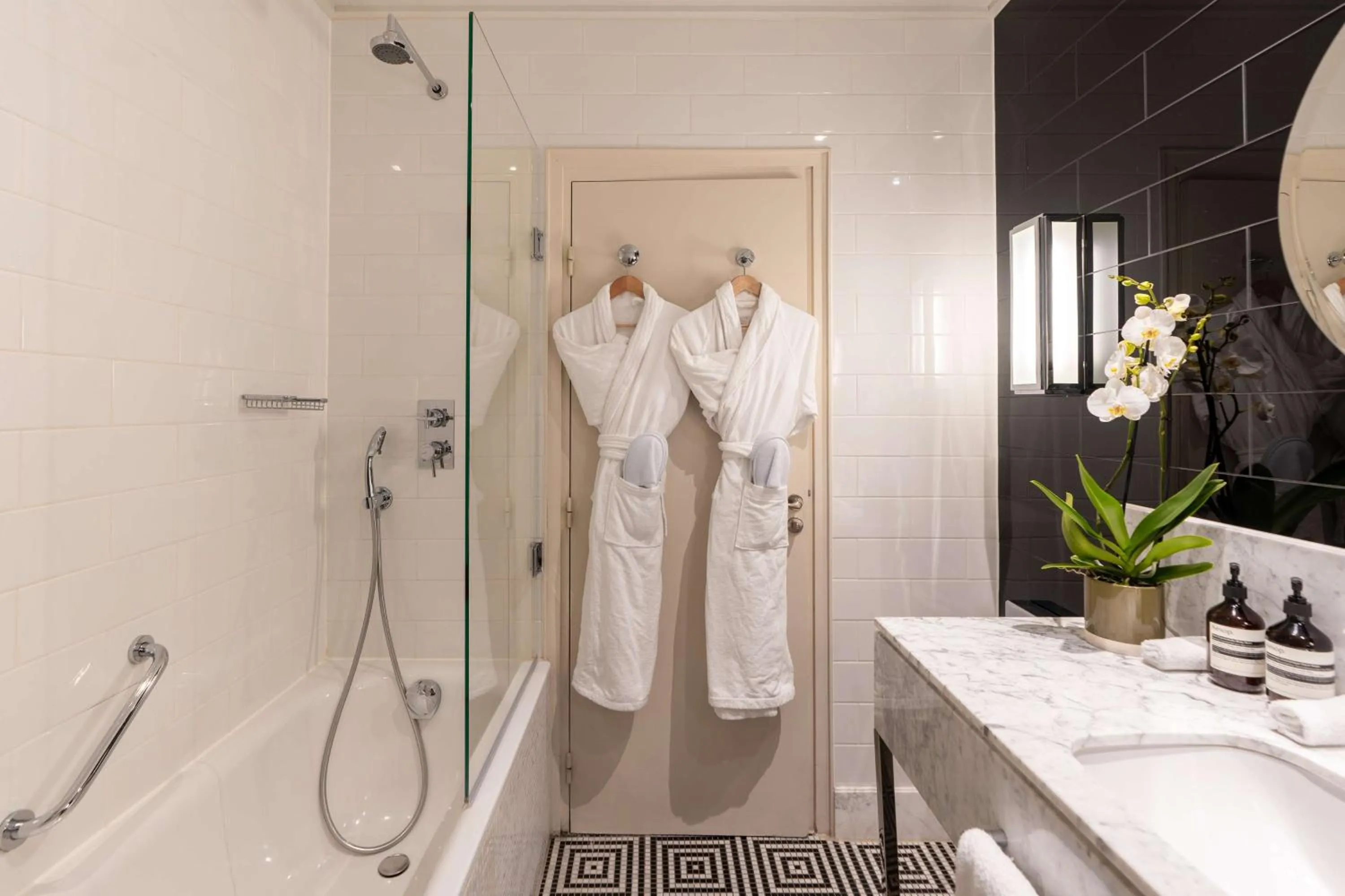 Bathroom in Waldorf Astoria Versailles - Trianon Palace