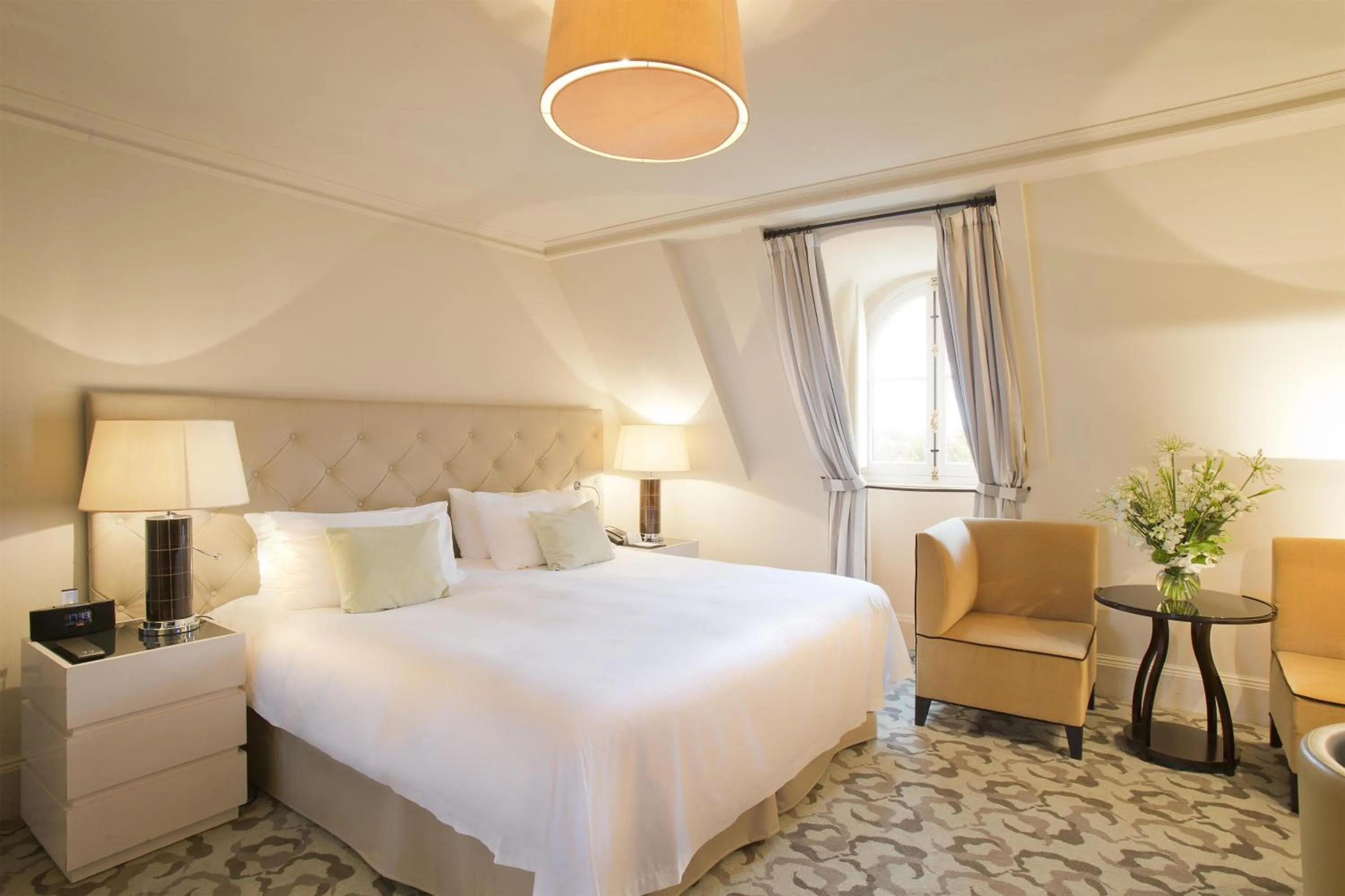 Bed in Waldorf Astoria Versailles - Trianon Palace