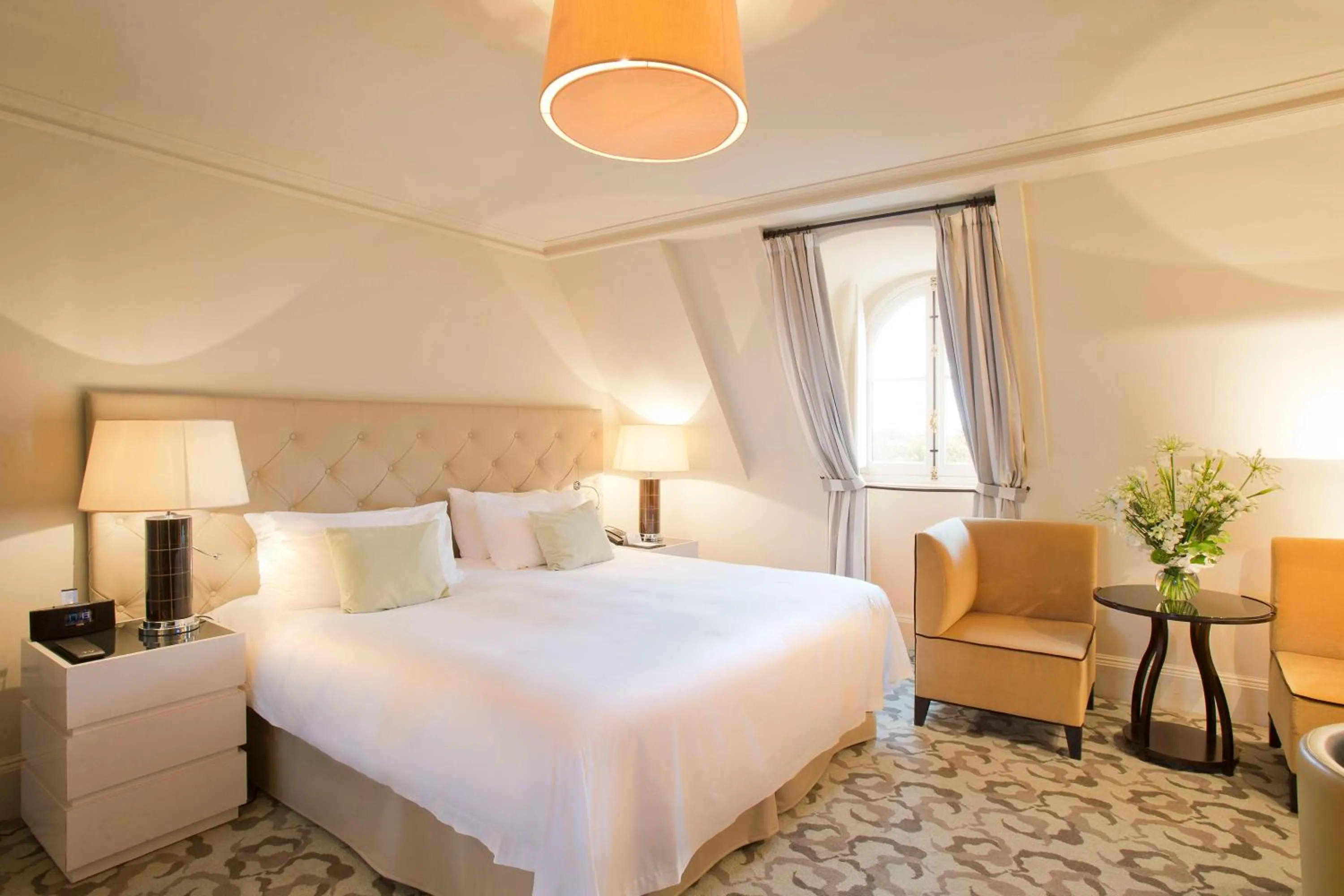 Bed in Waldorf Astoria Versailles - Trianon Palace