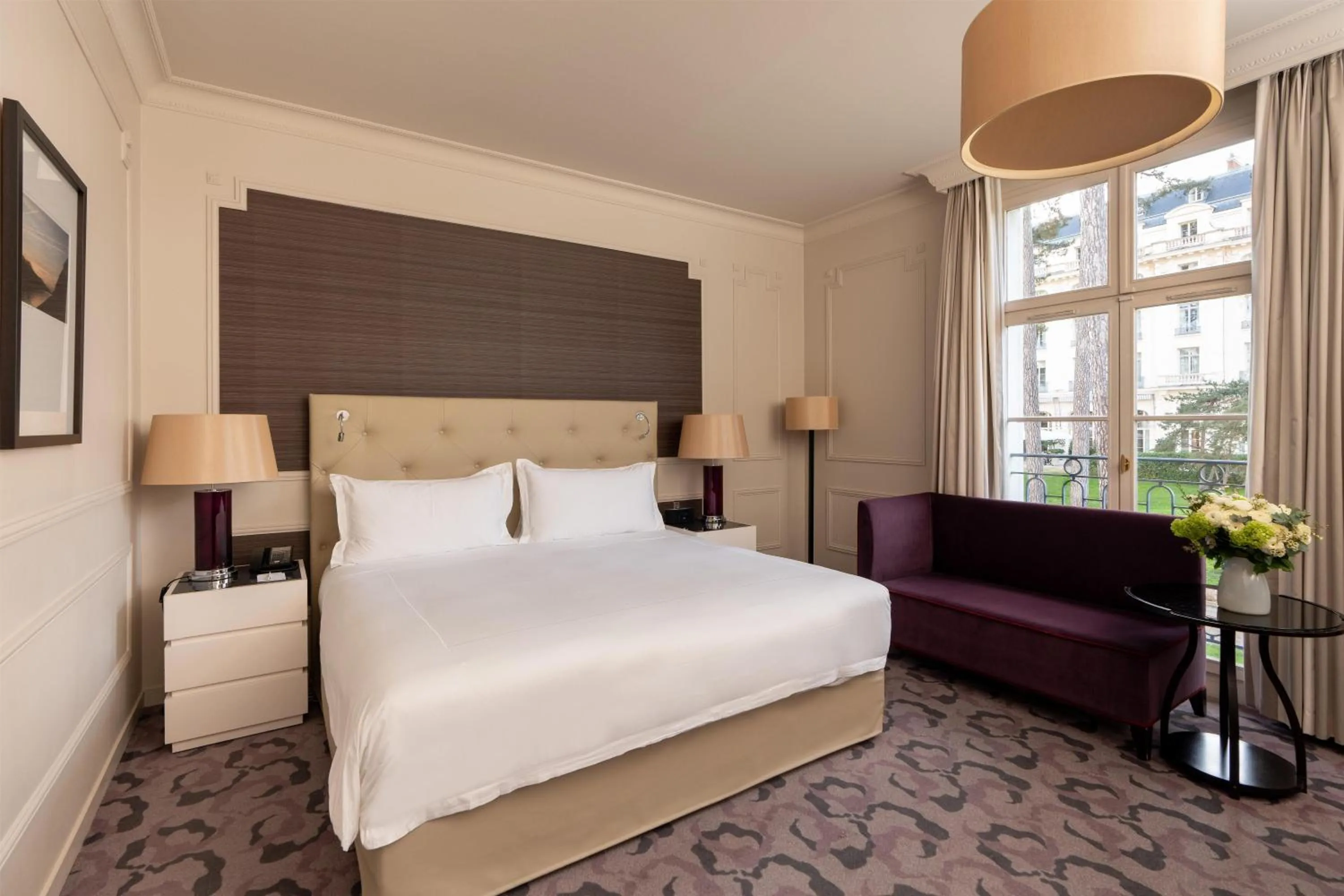 Bed in Waldorf Astoria Versailles - Trianon Palace