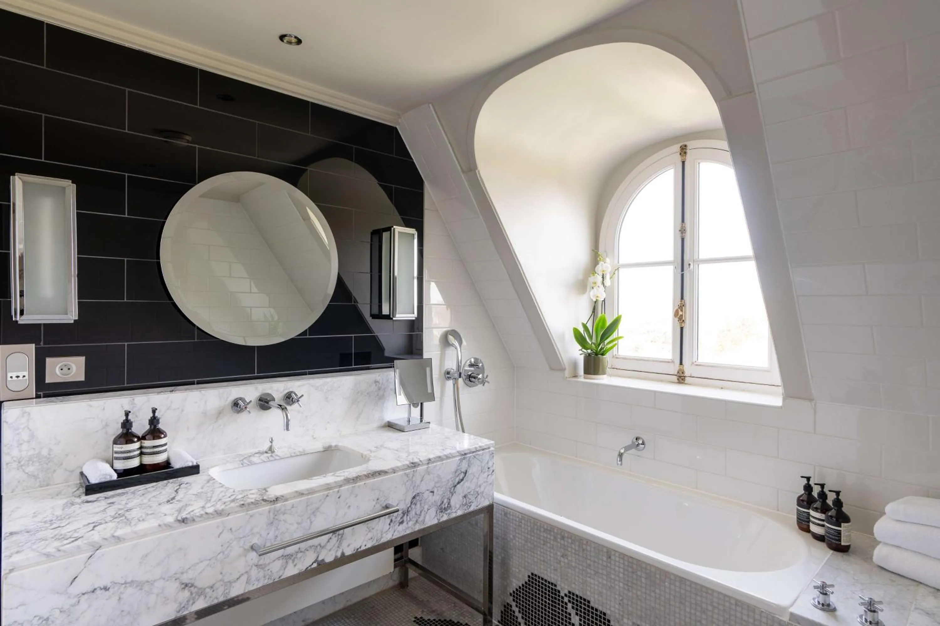 Bathroom in Waldorf Astoria Versailles - Trianon Palace