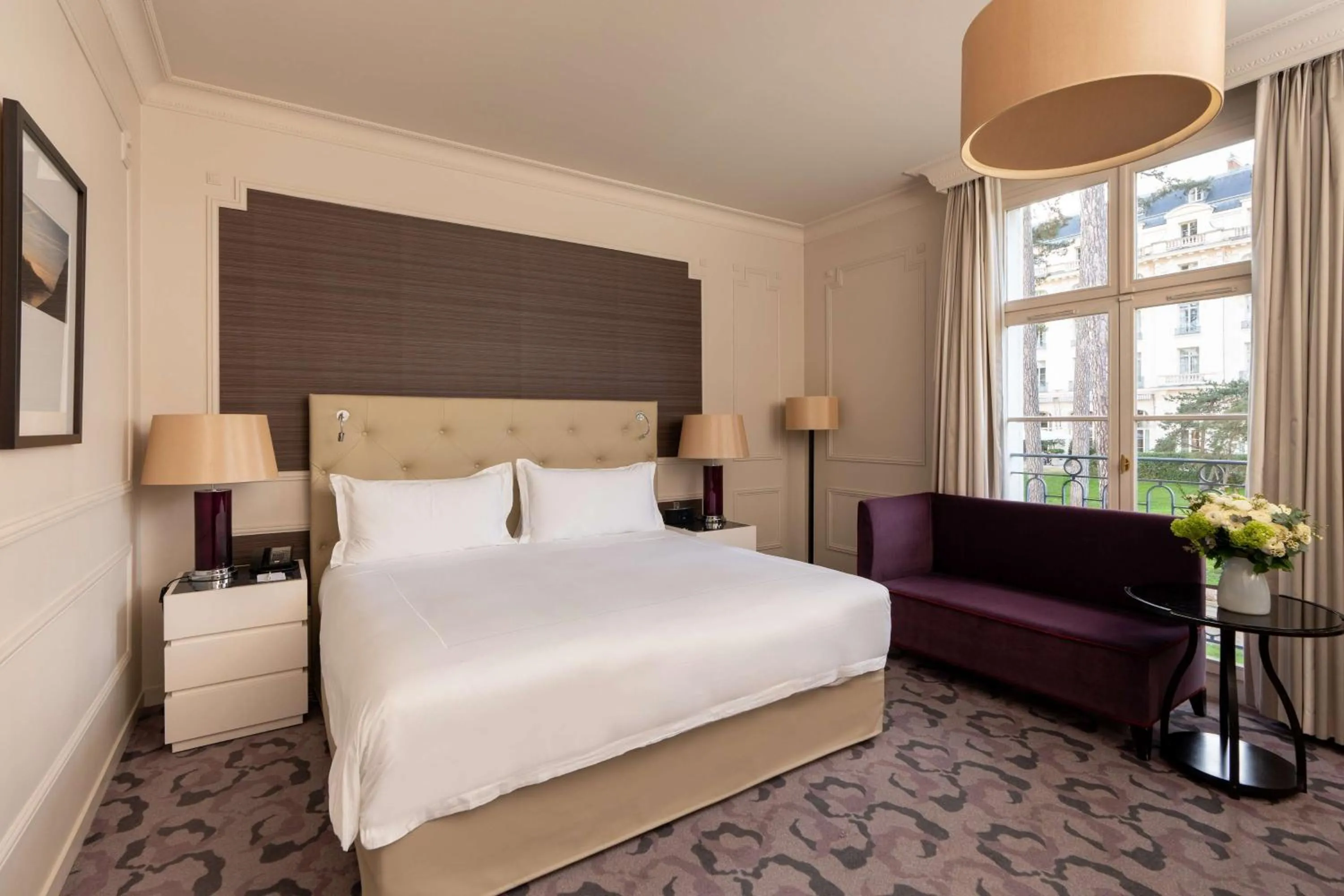 Bed in Waldorf Astoria Versailles - Trianon Palace