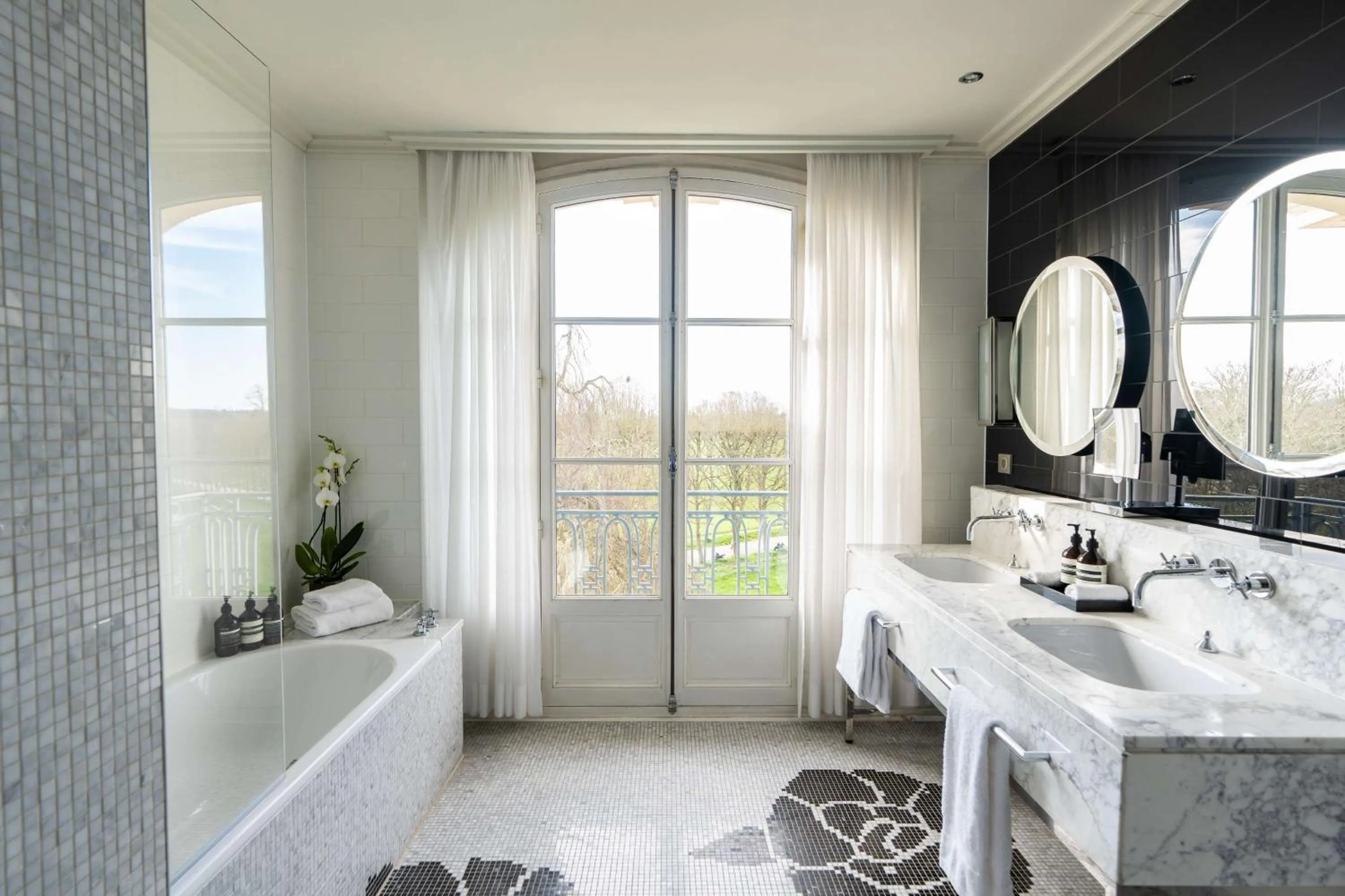 Bathroom in Waldorf Astoria Versailles - Trianon Palace