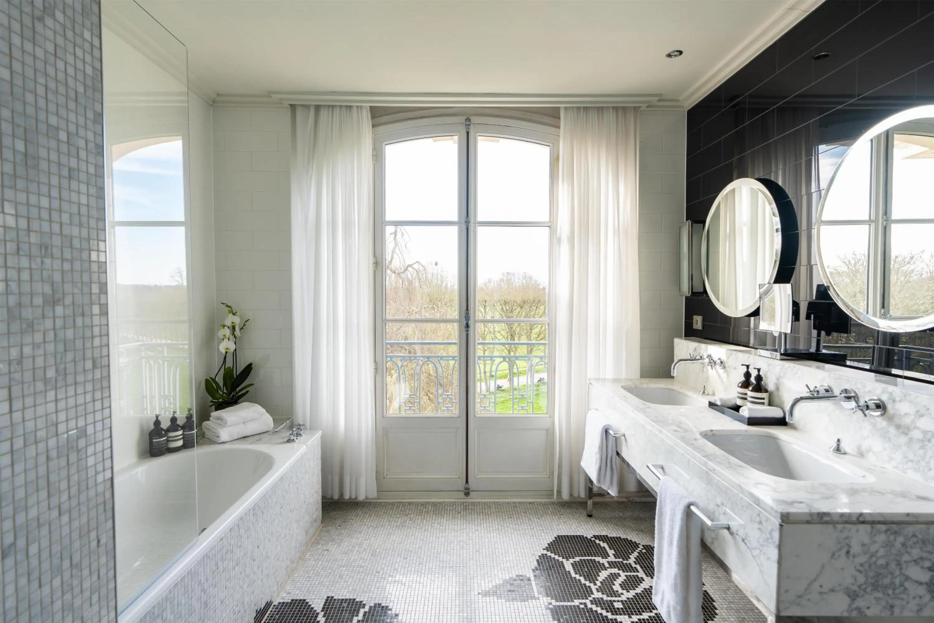 Bathroom in Waldorf Astoria Versailles - Trianon Palace