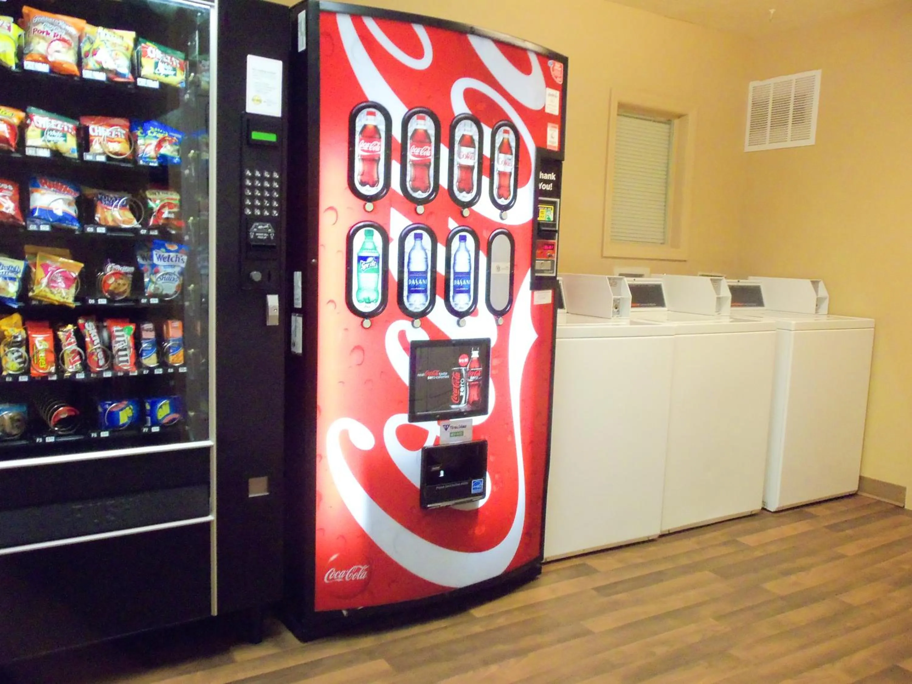 On-site shops in DuPont Suites - Louisville - St. Matthews