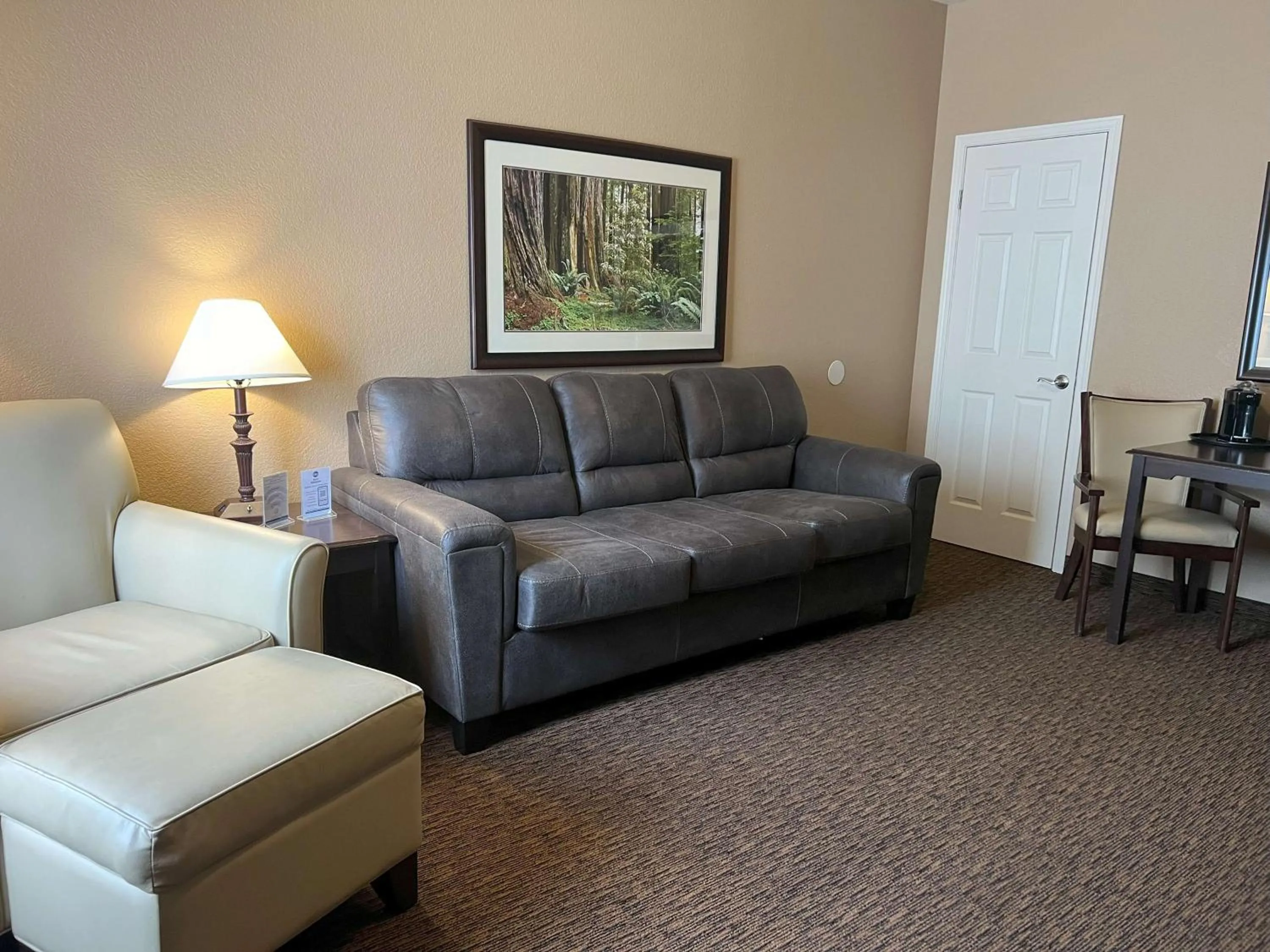 Photo of the whole room in Best Western Country Inn