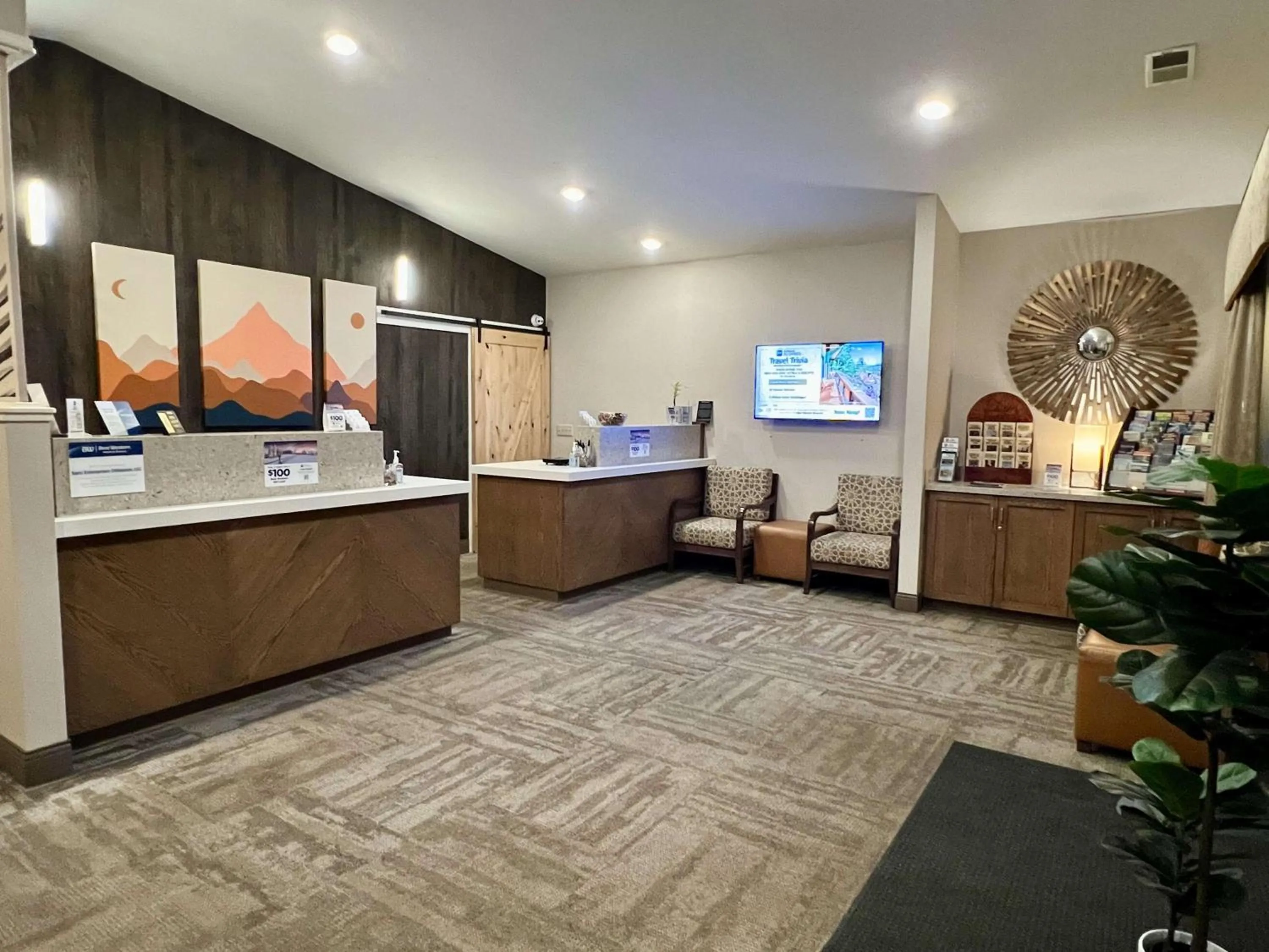 Lobby or reception in Best Western Country Inn
