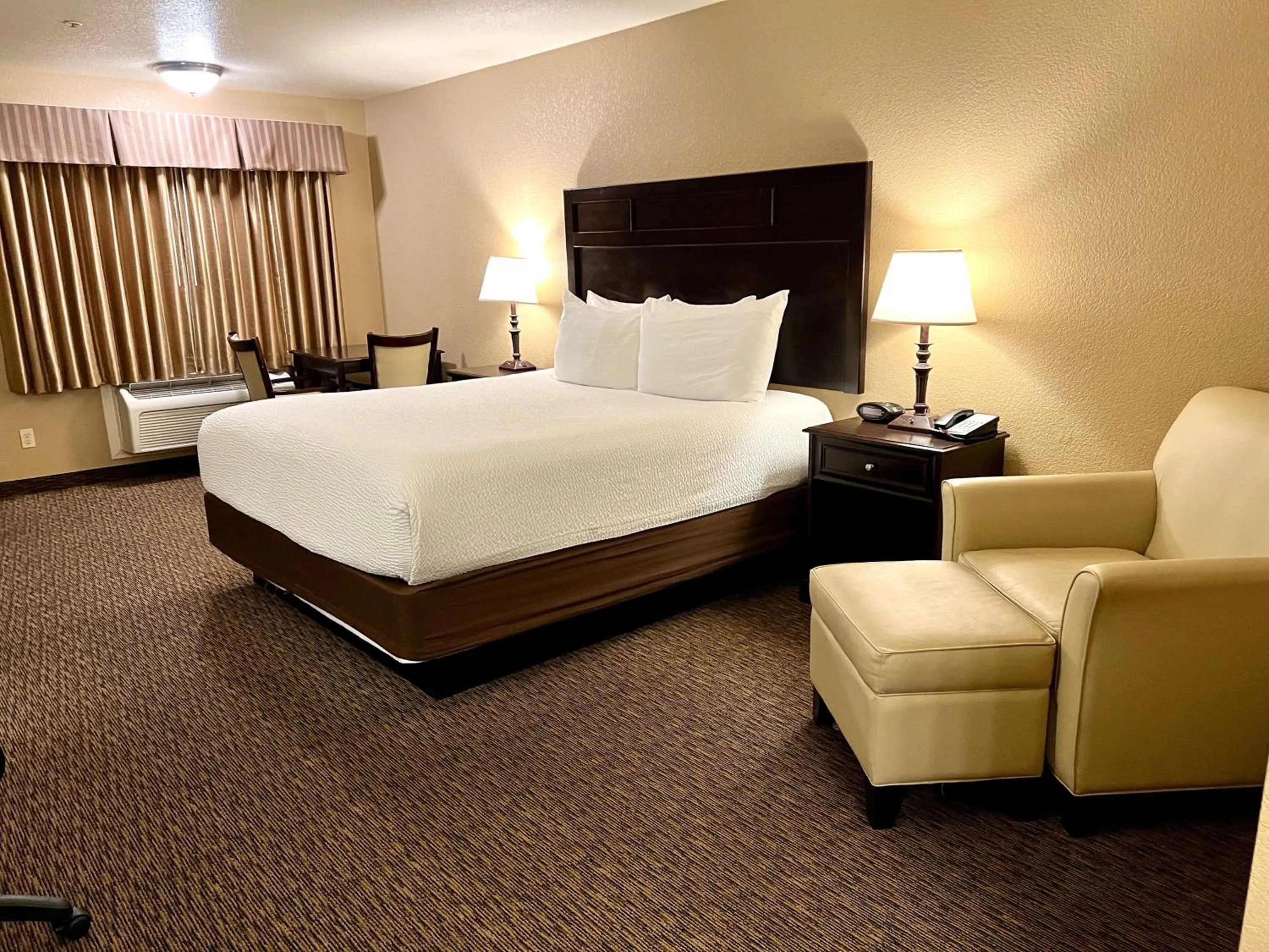 Bedroom, Bed in Best Western Country Inn