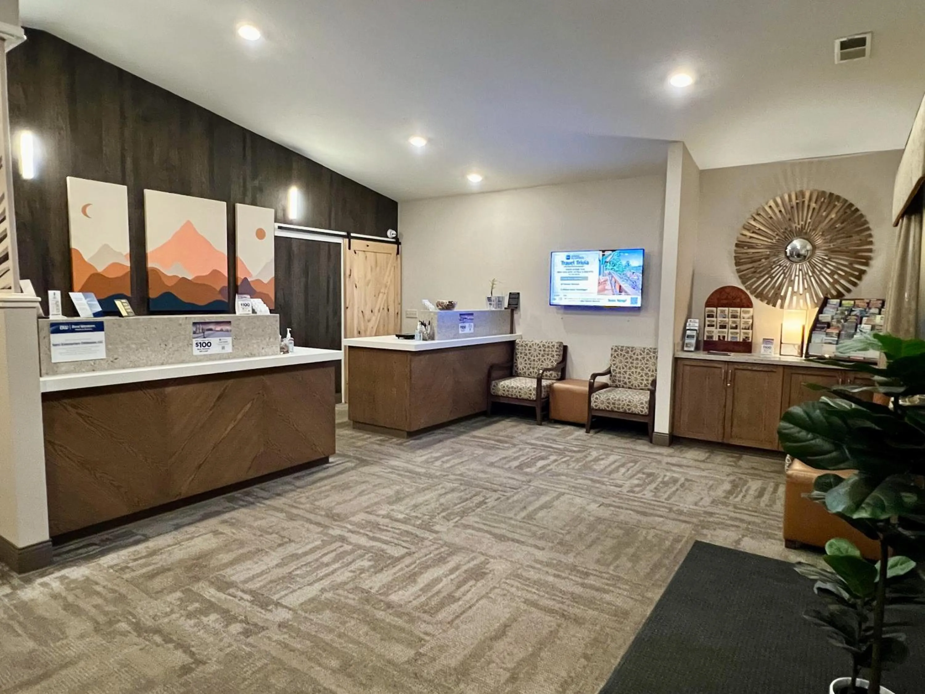 Lobby or reception in Best Western Country Inn