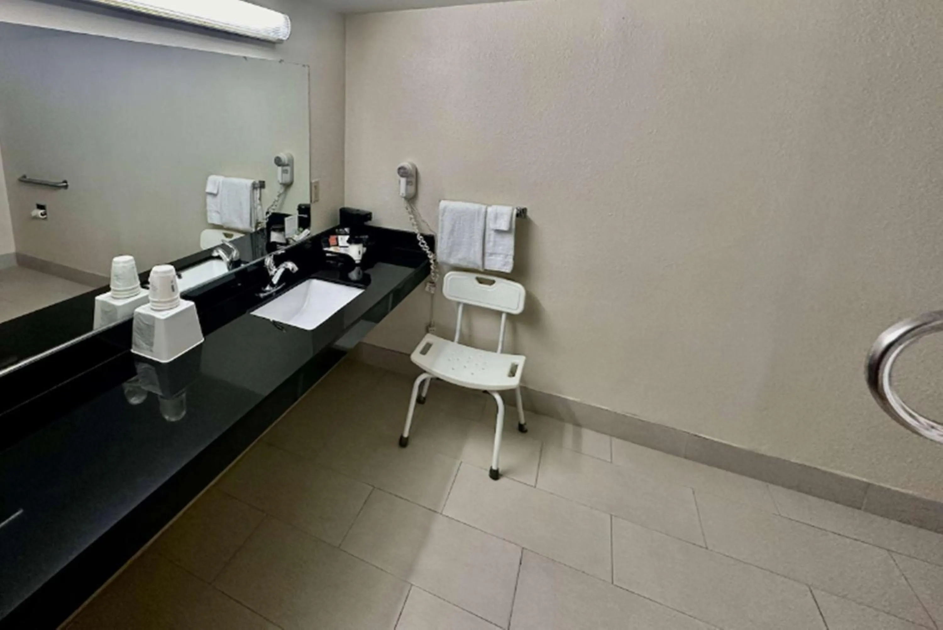 hair dresser in Super 8 by Wyndham Athens TX