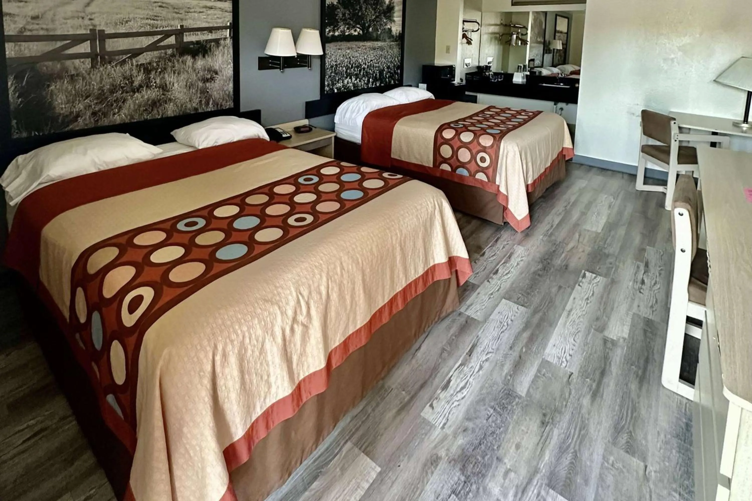 Photo of the whole room, Bed in Super 8 by Wyndham Athens TX