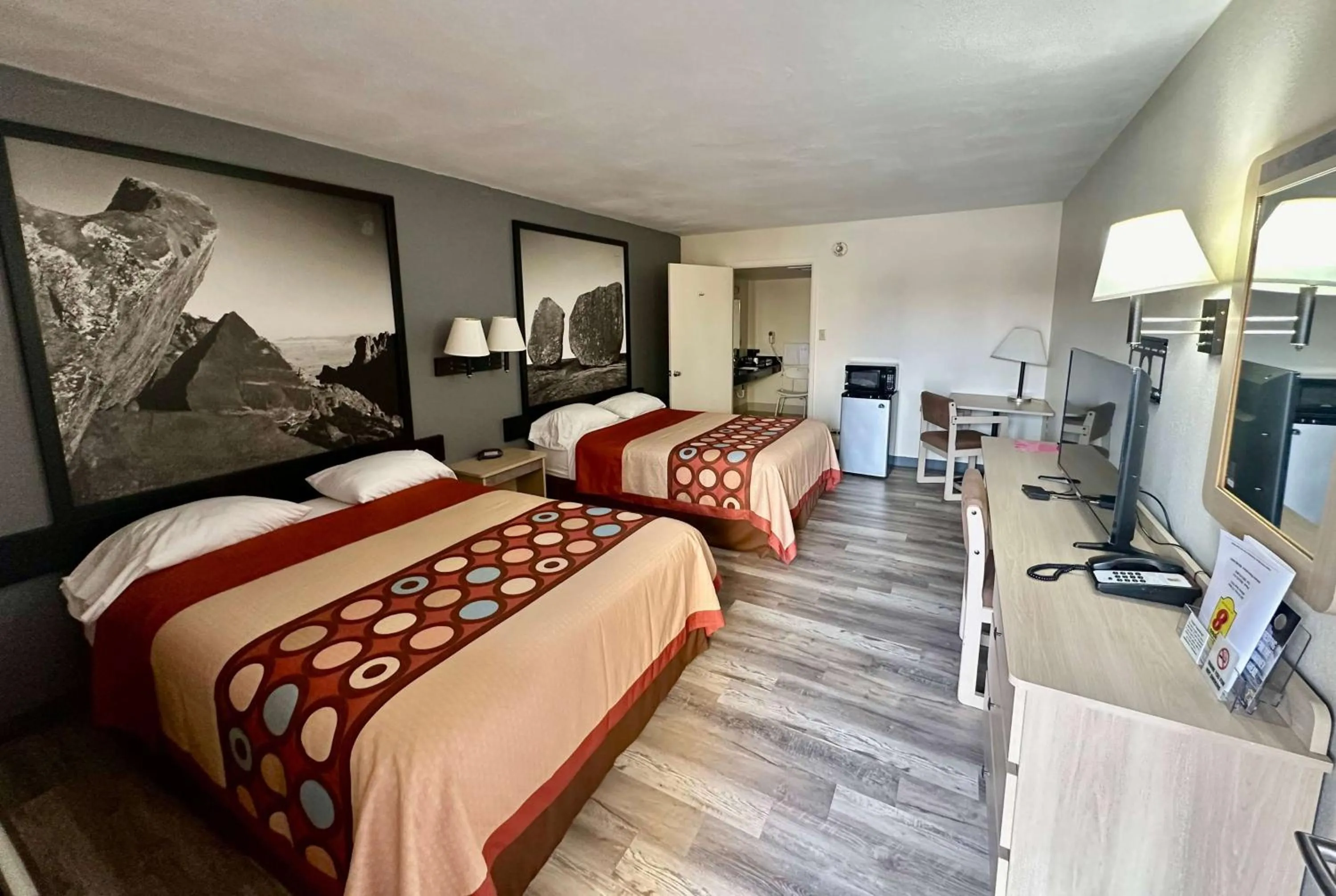 Photo of the whole room, Bed in Super 8 by Wyndham Athens TX